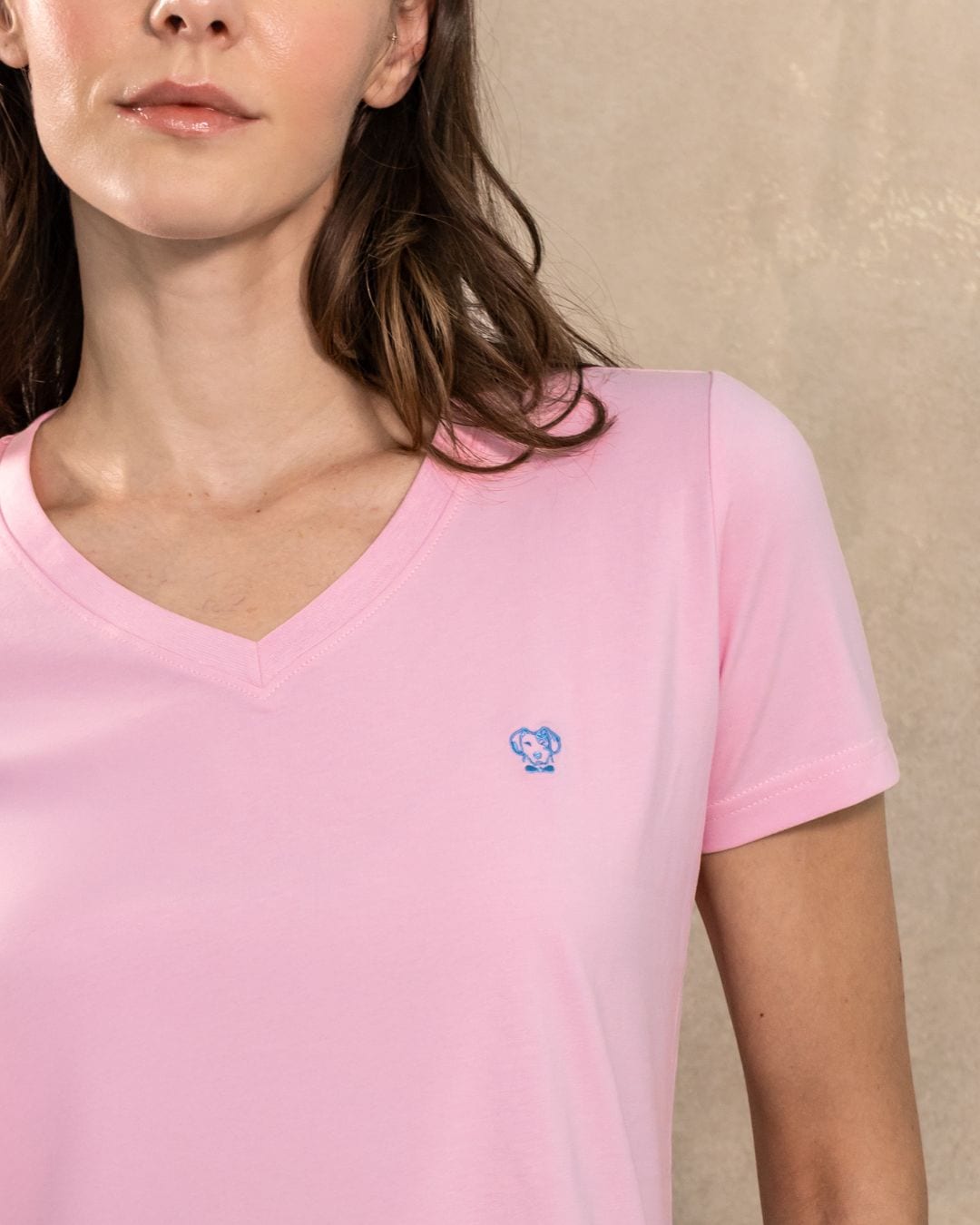 Camiseta Antimanchas Cuello V Rosado - imagen 2