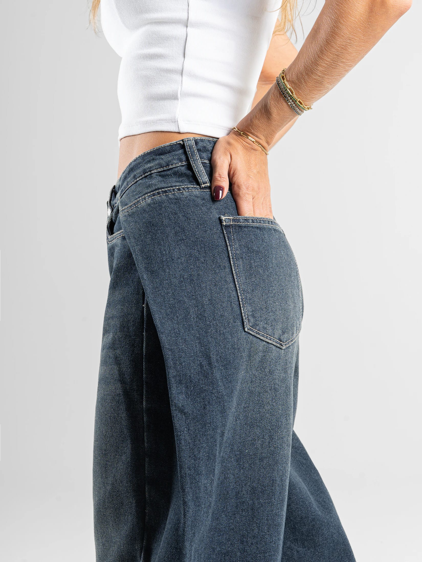Ref: 066614 Jean wide leg , rígido, tiro medio, detalle de pliegue en costado, tono azul medio - imagen 4