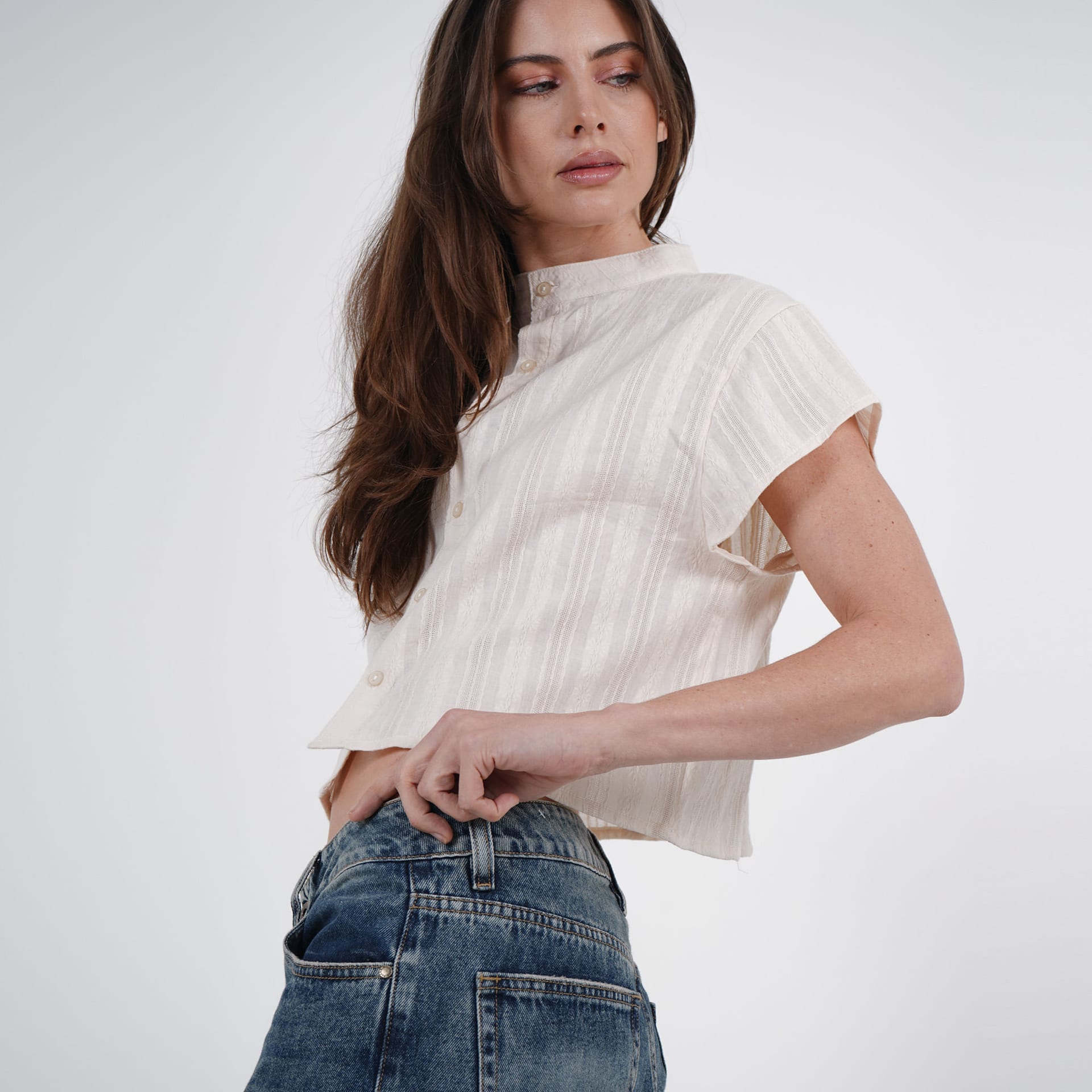 Blusa abierta cuello nerú manga corta doble función con textura - imagen 3