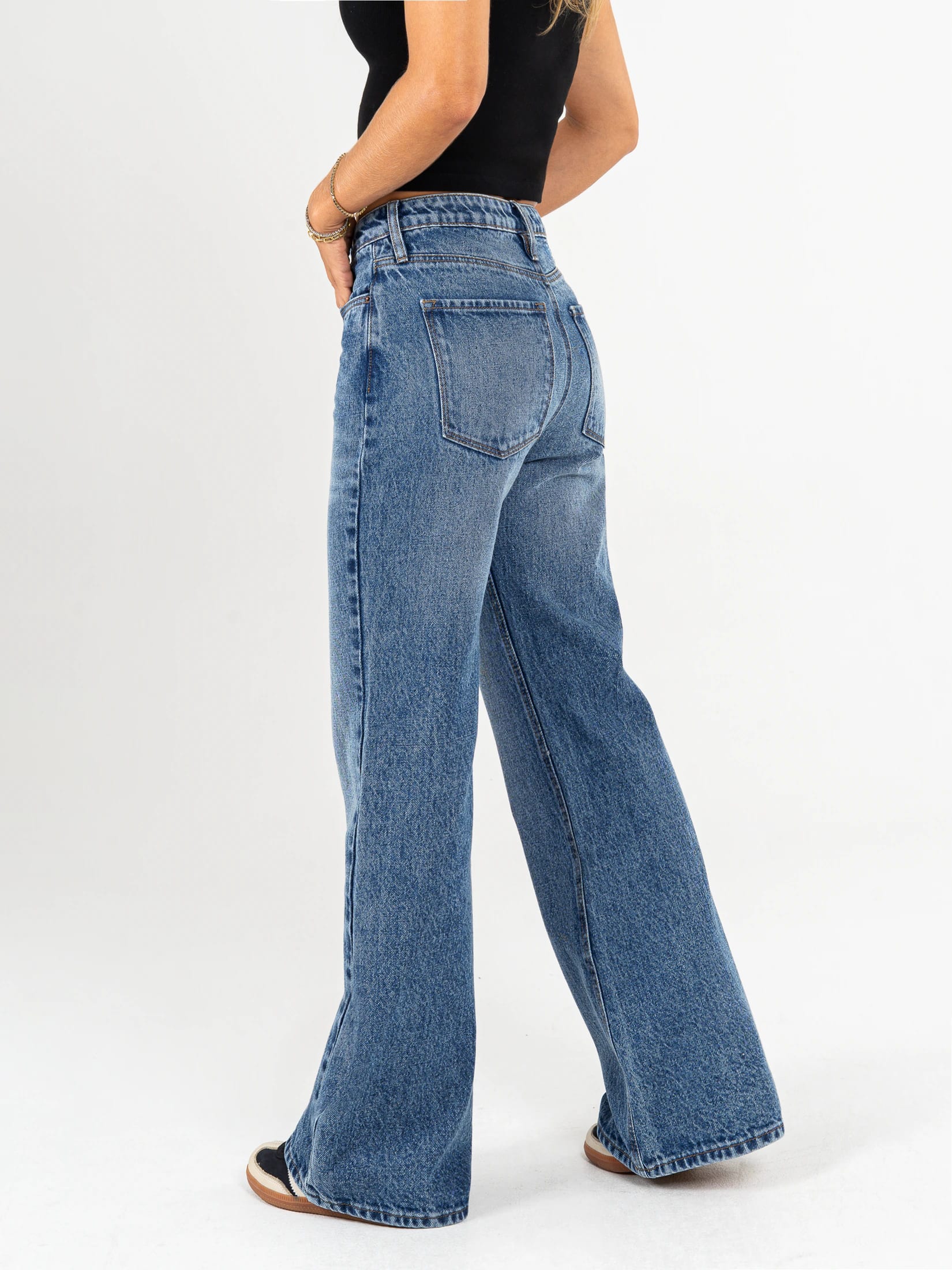 Ref: 066610 Jean mom flare, rígido, tiro alto, tono azul medio - imagen 2