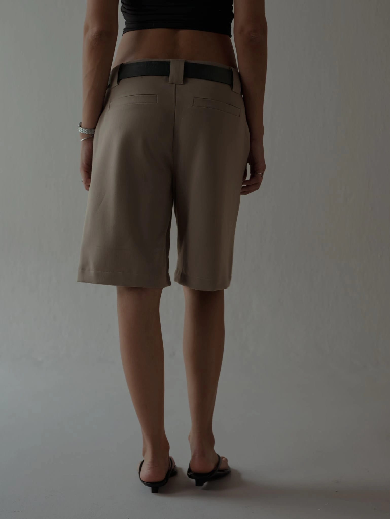 LONG CLASSIC SHORTS - TAUPE - imagen 7
