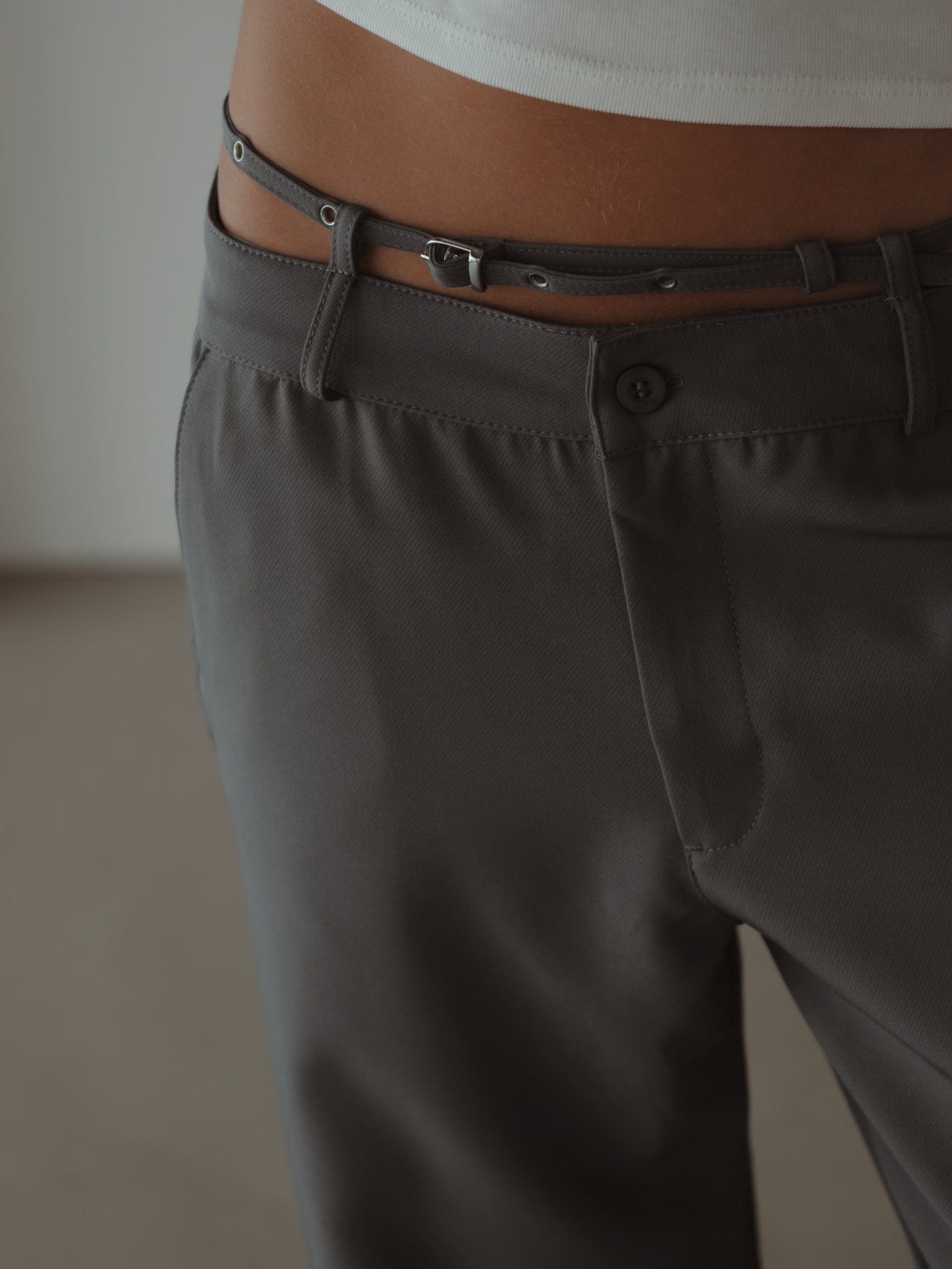 CROSS BELT TROUSER - DARK GRAY - imagen 8