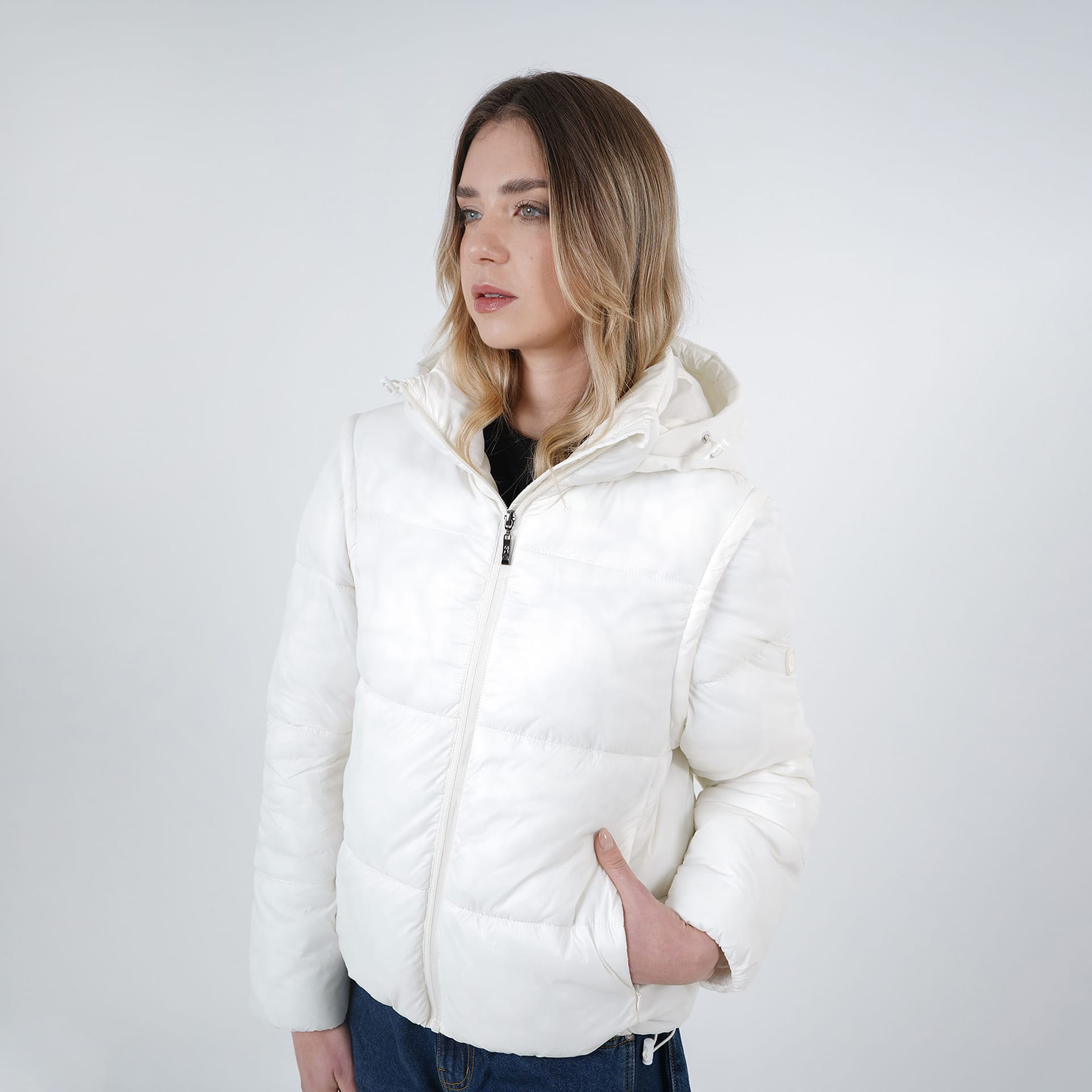 Chaqueta acolchada dos en uno mangas removibles con capucha - imagen 6