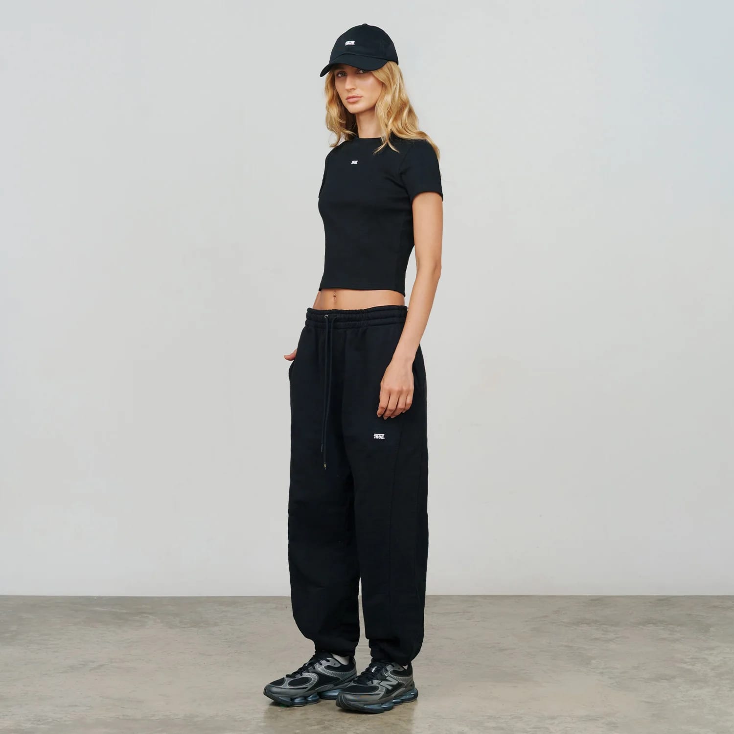 Slim Ribbed Fitted Tee - Black - imagen 9