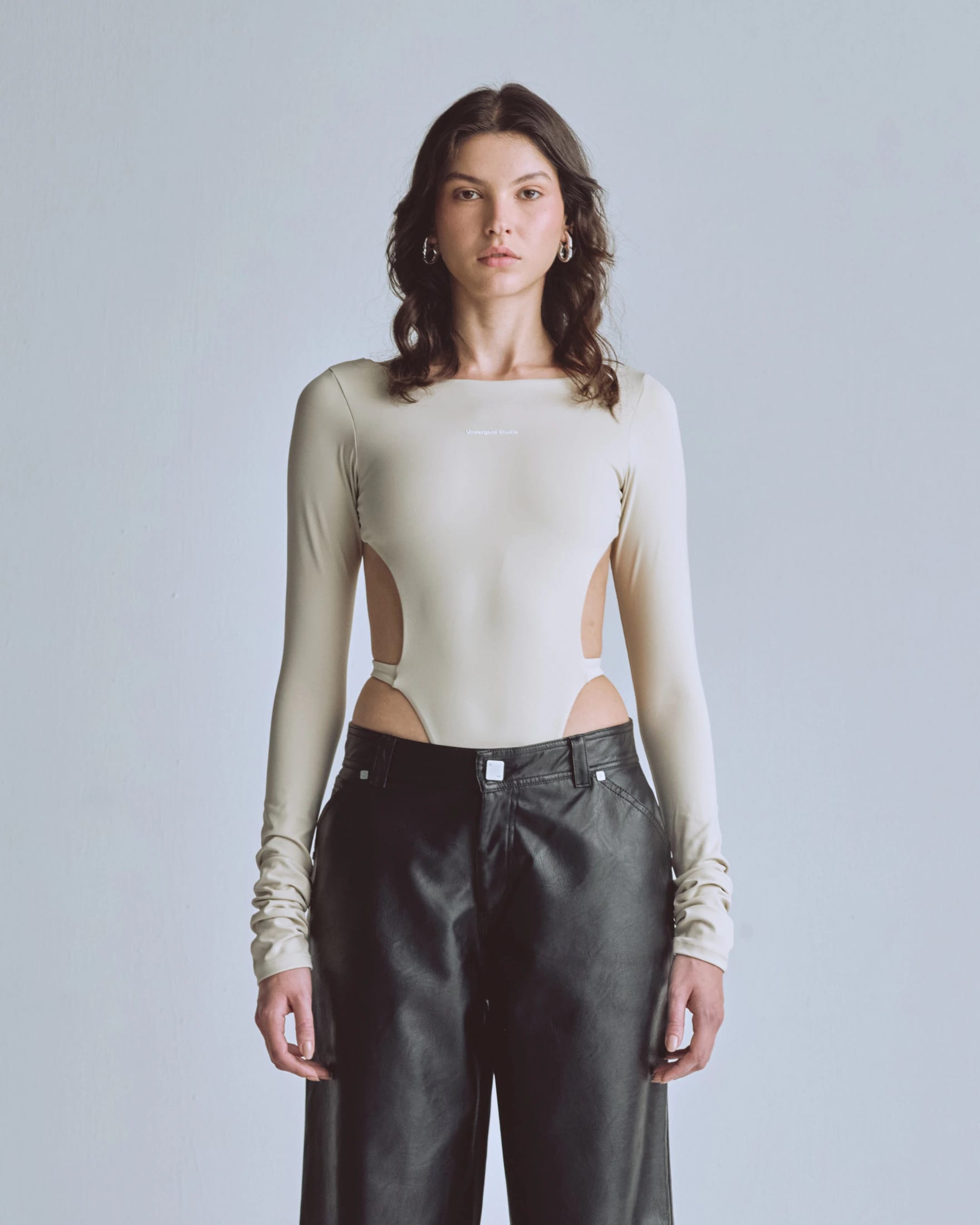 Basics Undergold Studio Backless Long Sleeve Body Cream - imagen 2
