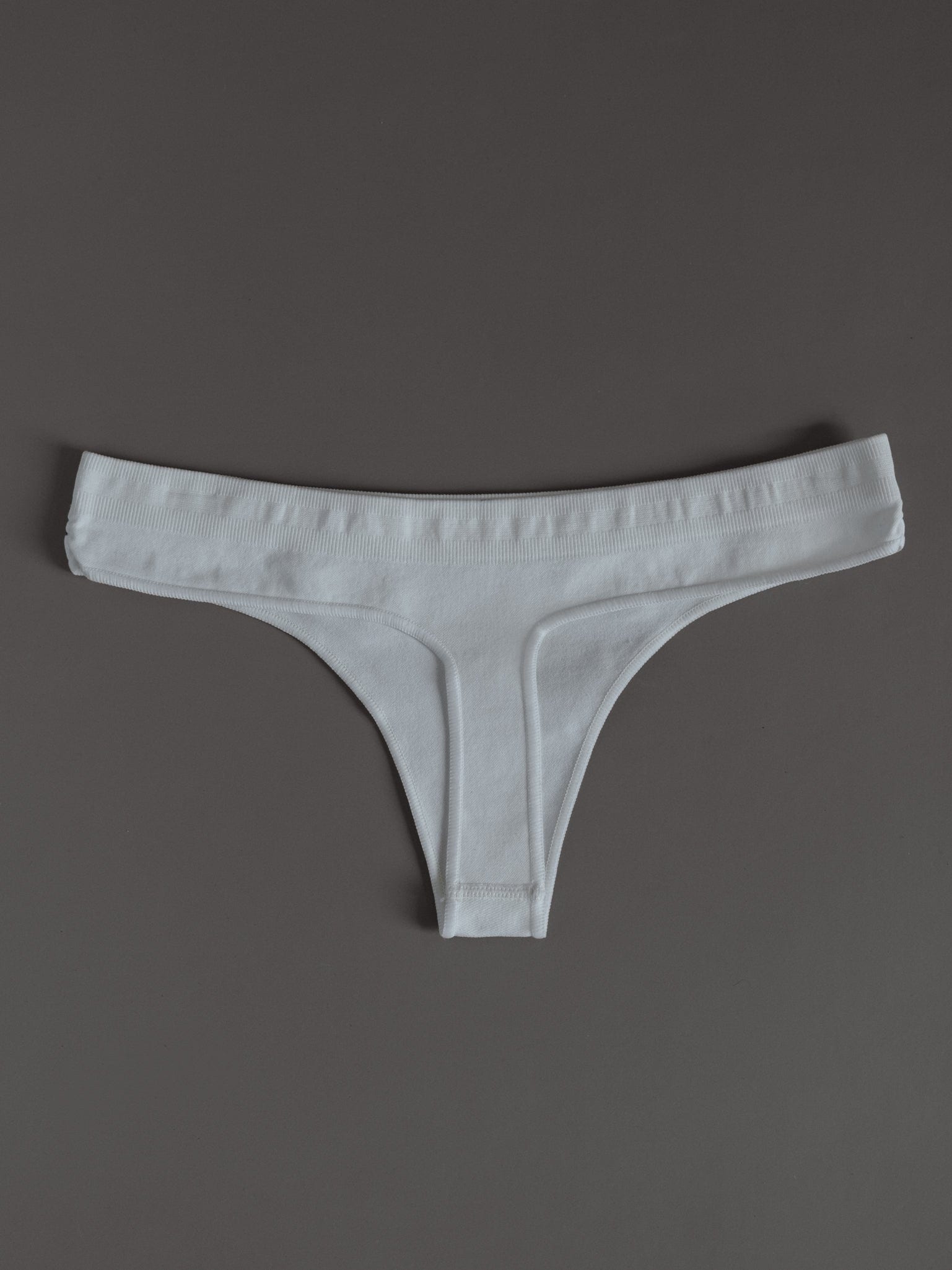 STRETCHY SEAMLESS THONG - SOFT WHITE - imagen 6