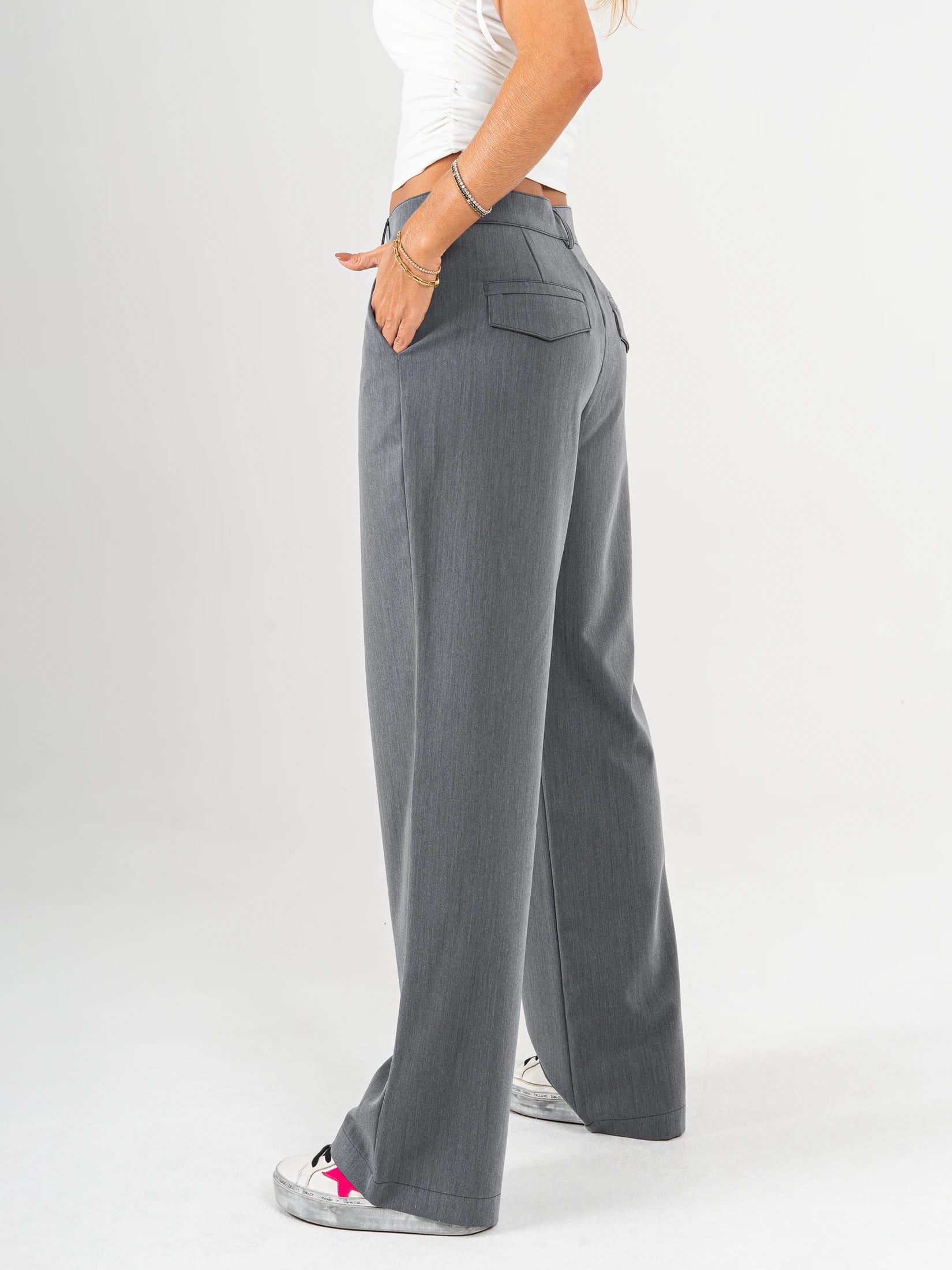 Ref: 0620525 Pantalón straight leg, stretch, tejido plano liviano, tono gris, tiro alto - imagen 2