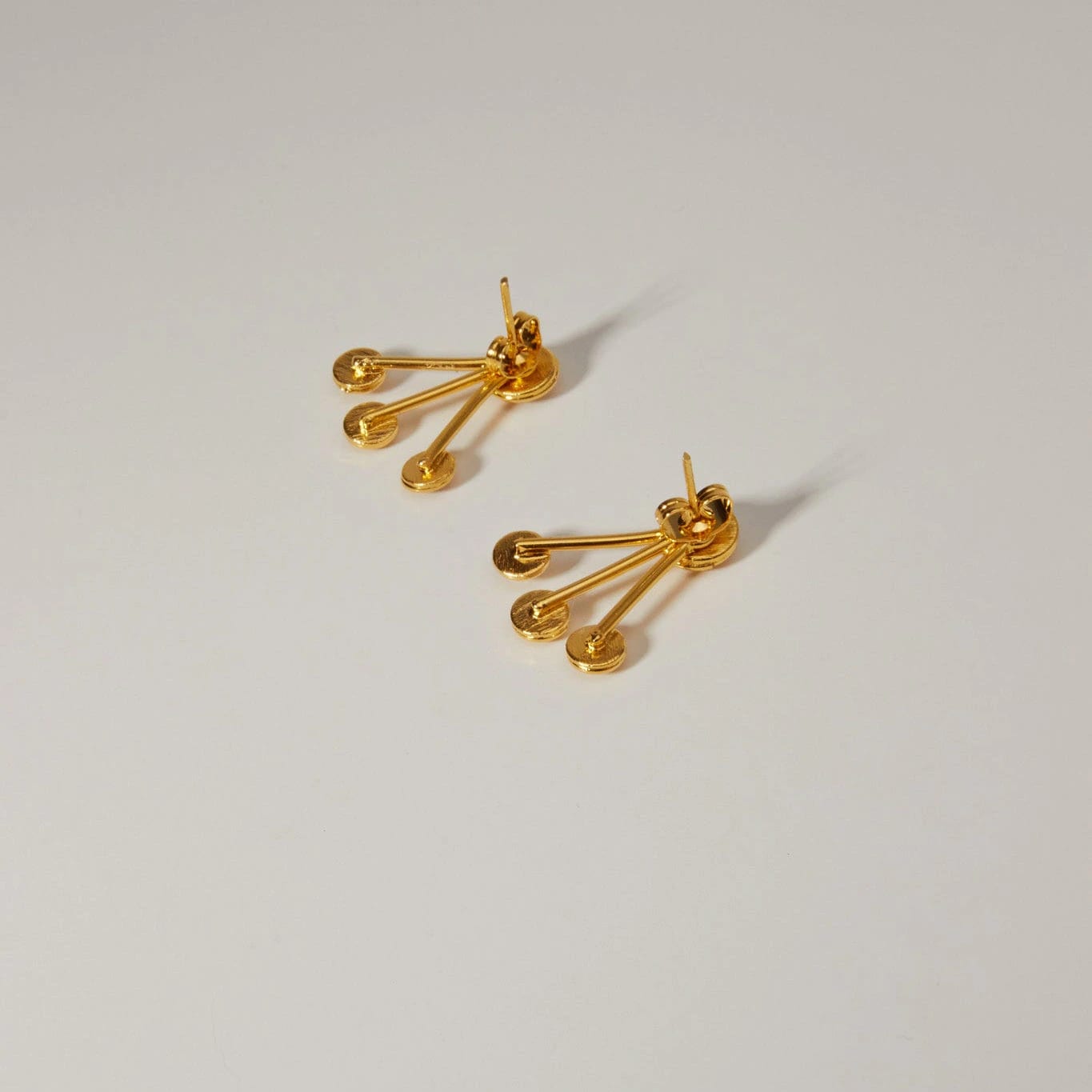Triple Pearl Duo Studs - imagen 3