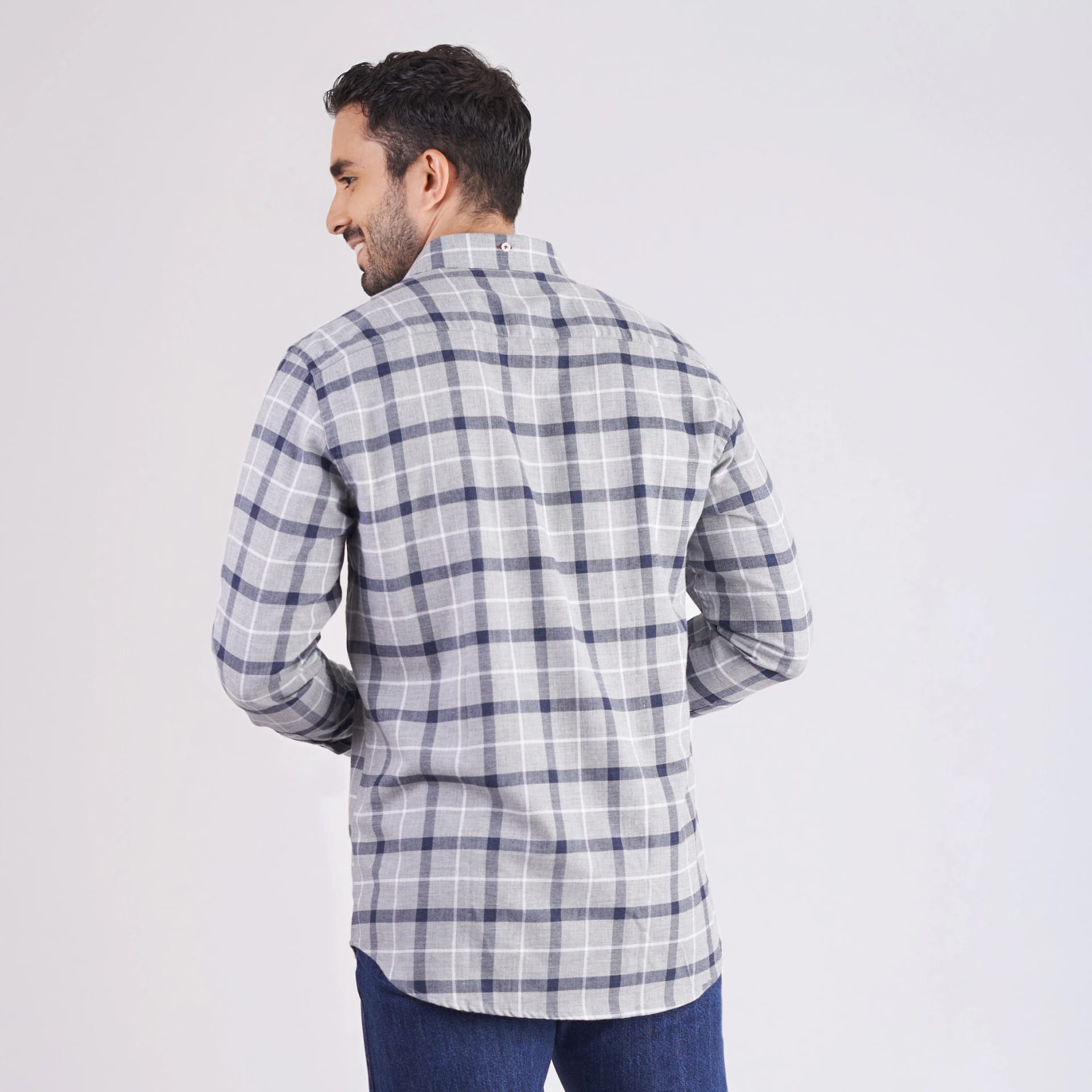 Camisa regular fit a cuadros color gris - imagen 2