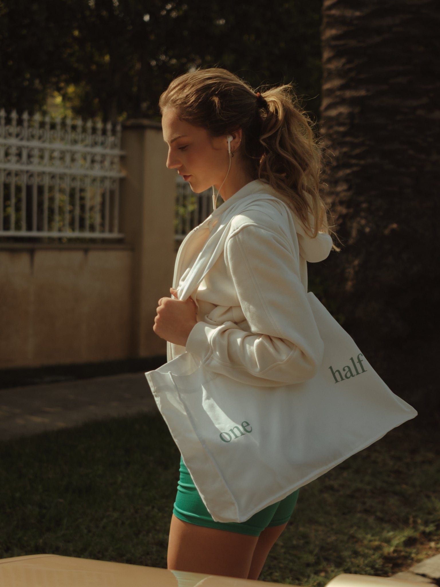 TOTE BAG - SOFT WHITE & BRIGHT GREEN - imagen 6
