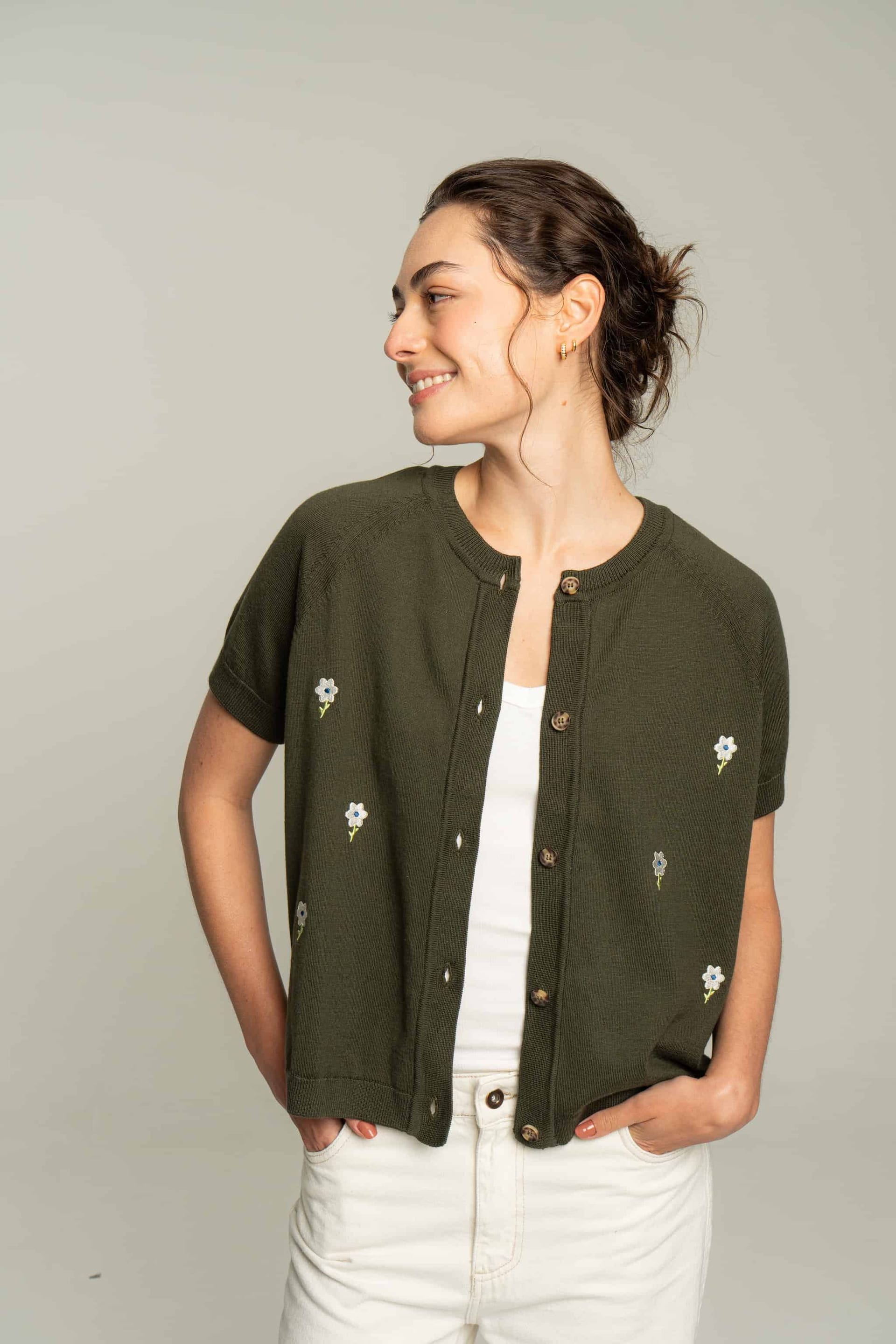 Cardigan corto flores bordadas - verde - imagen 3