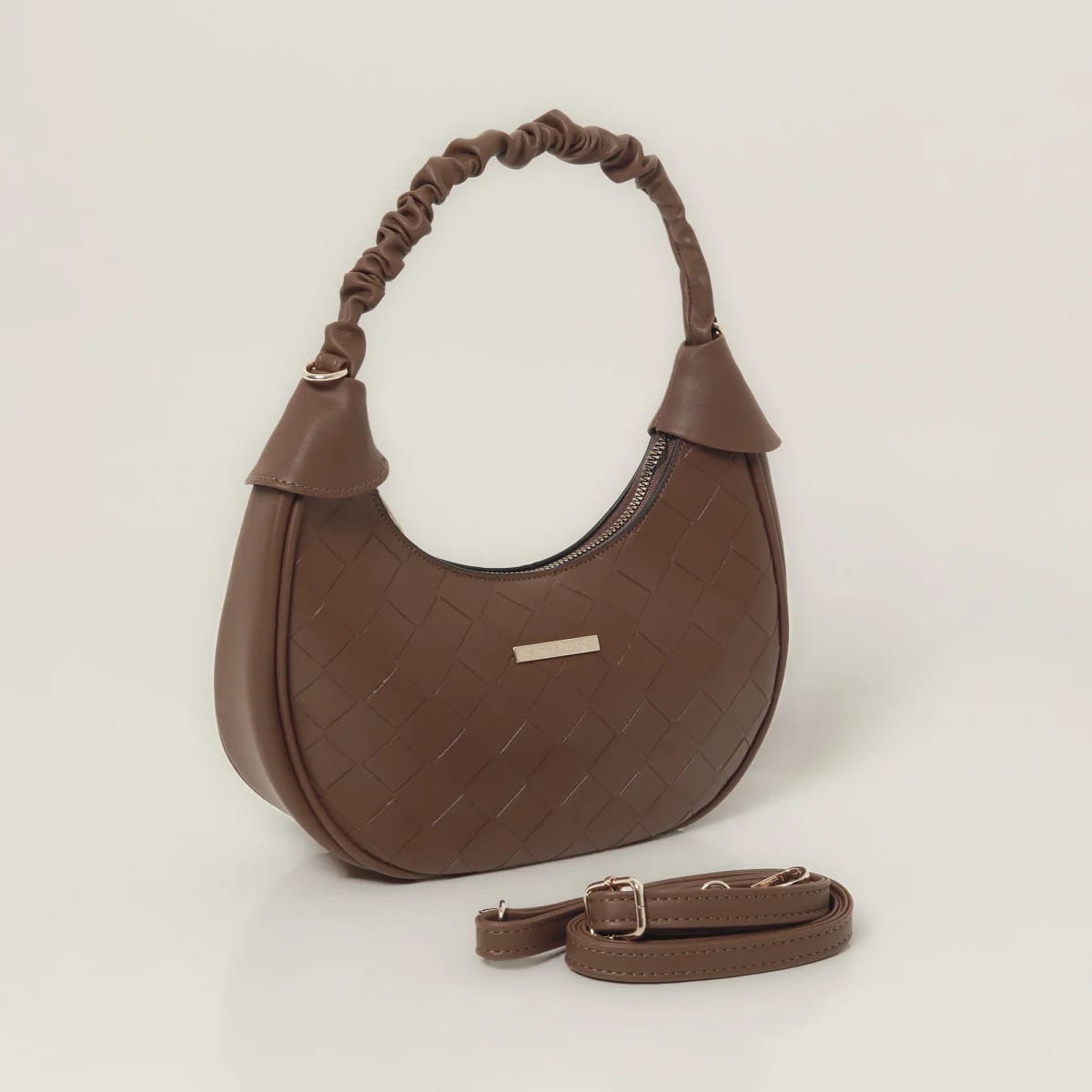 Bolso de hombro con textura - imagen 6
