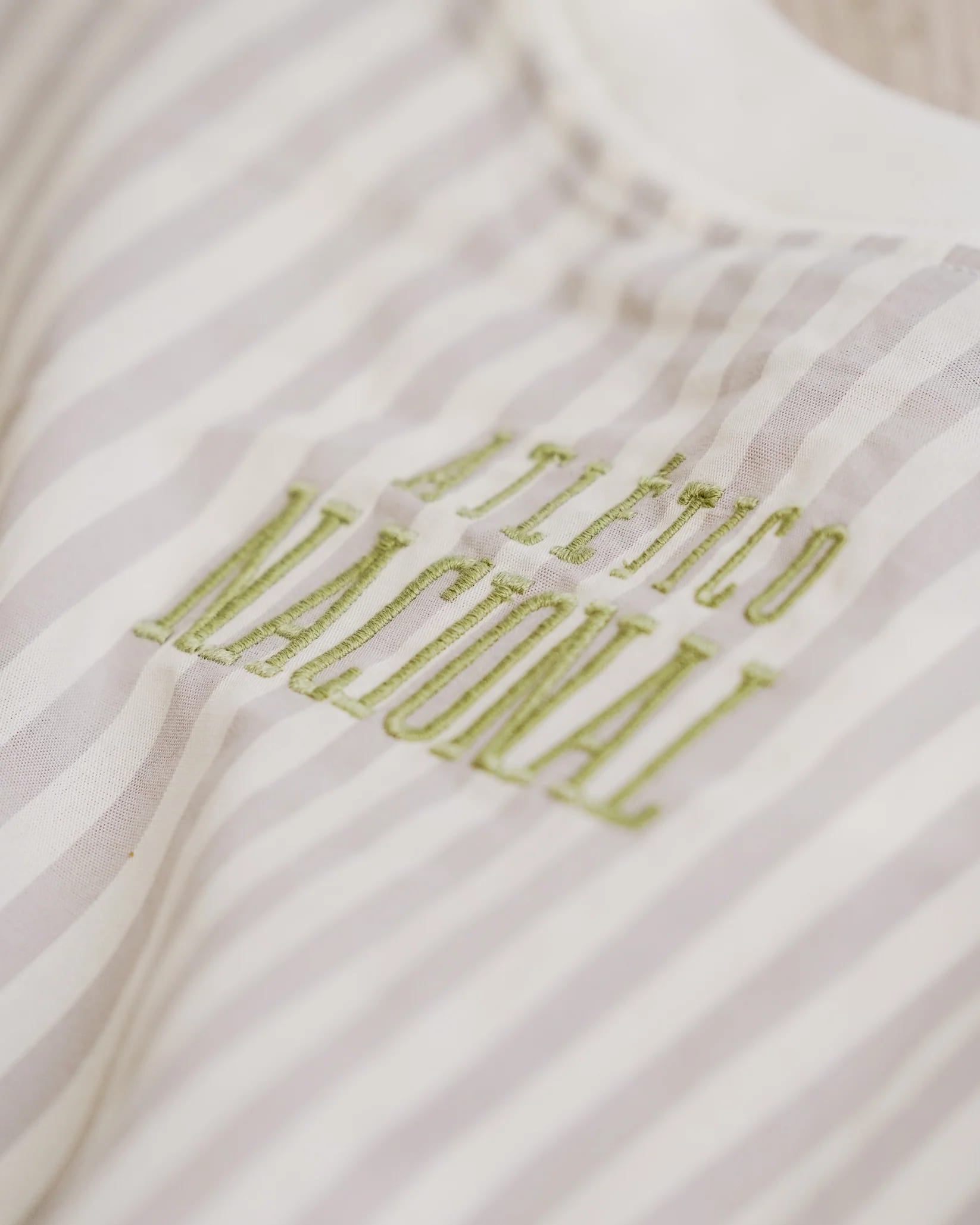 CAMISA BLANCA  RAYAS MUJER  NIKE - imagen 14