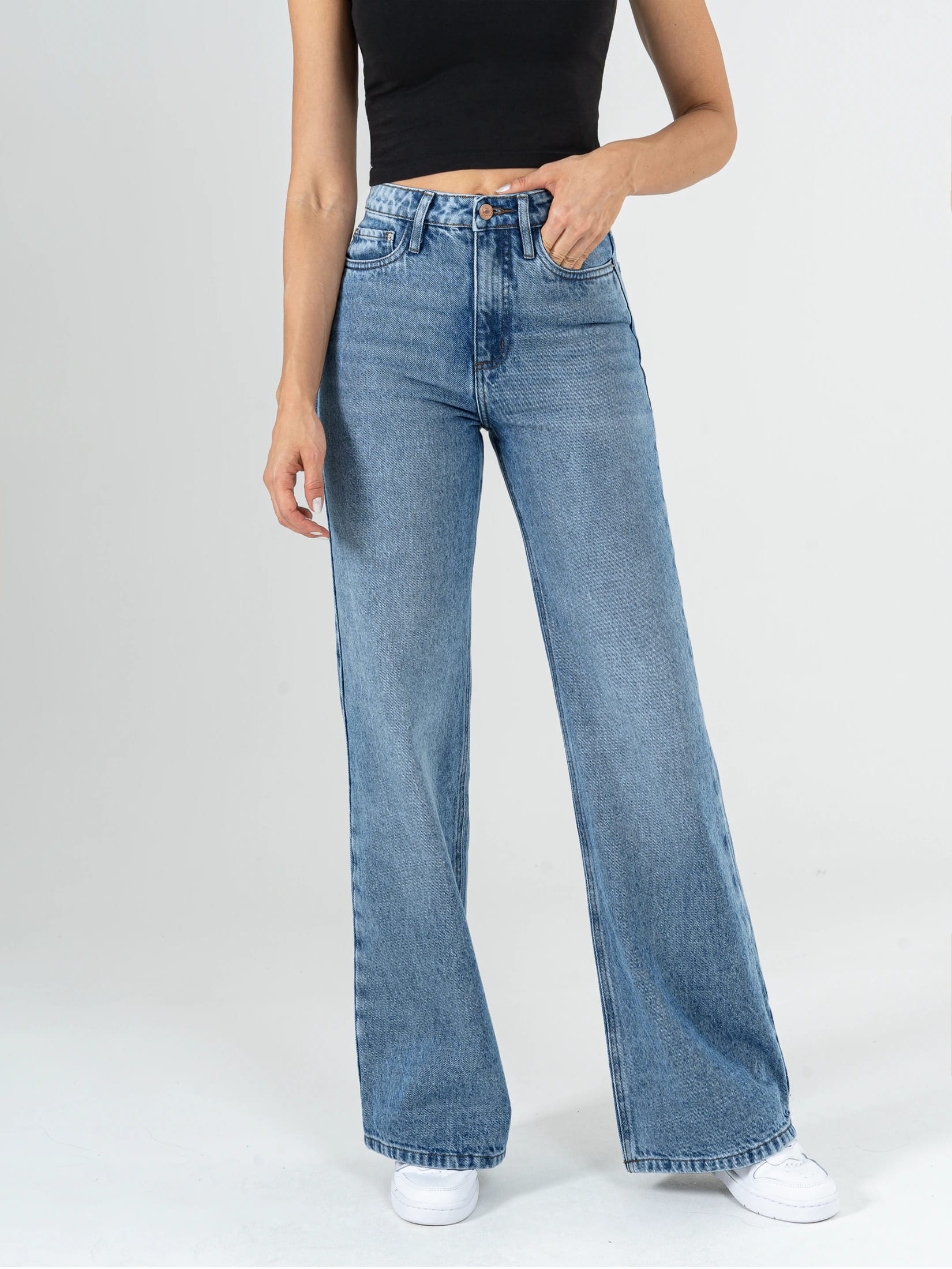 Ref: 064237 Jean Mom Flare, rígido, tiro alto, tono azul medio claro, diseño cinco bolsillos. - imagen 1