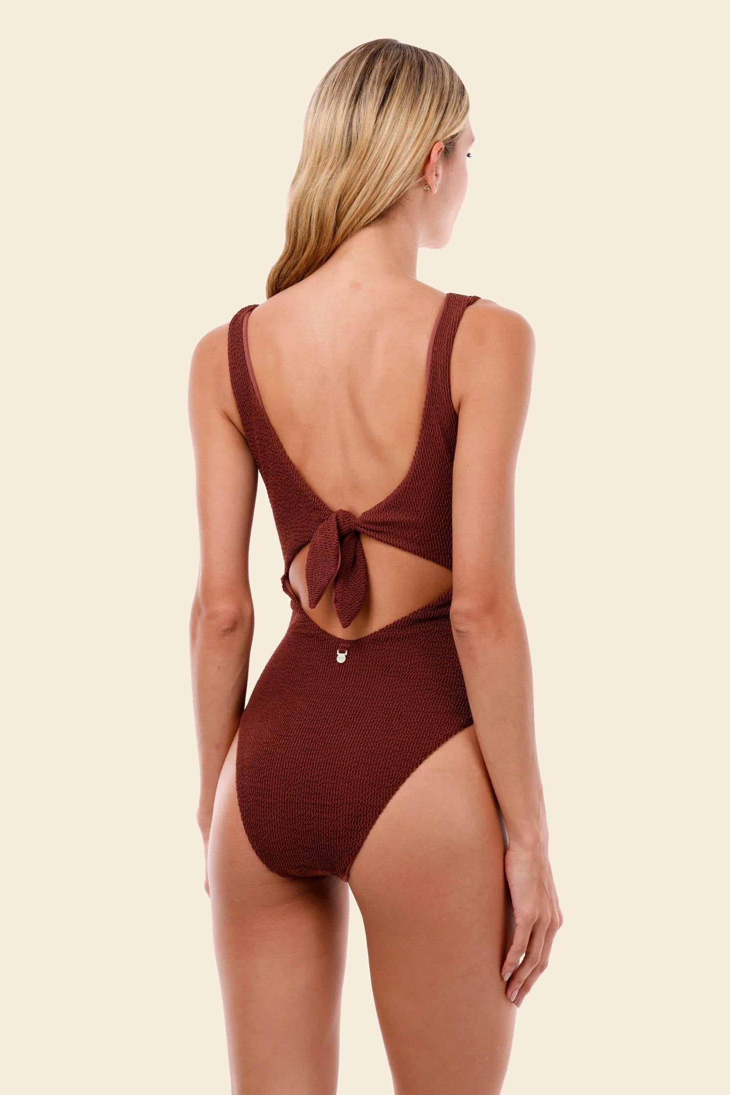 Textured Wave Barn Red Twix One Piece - imagen 2