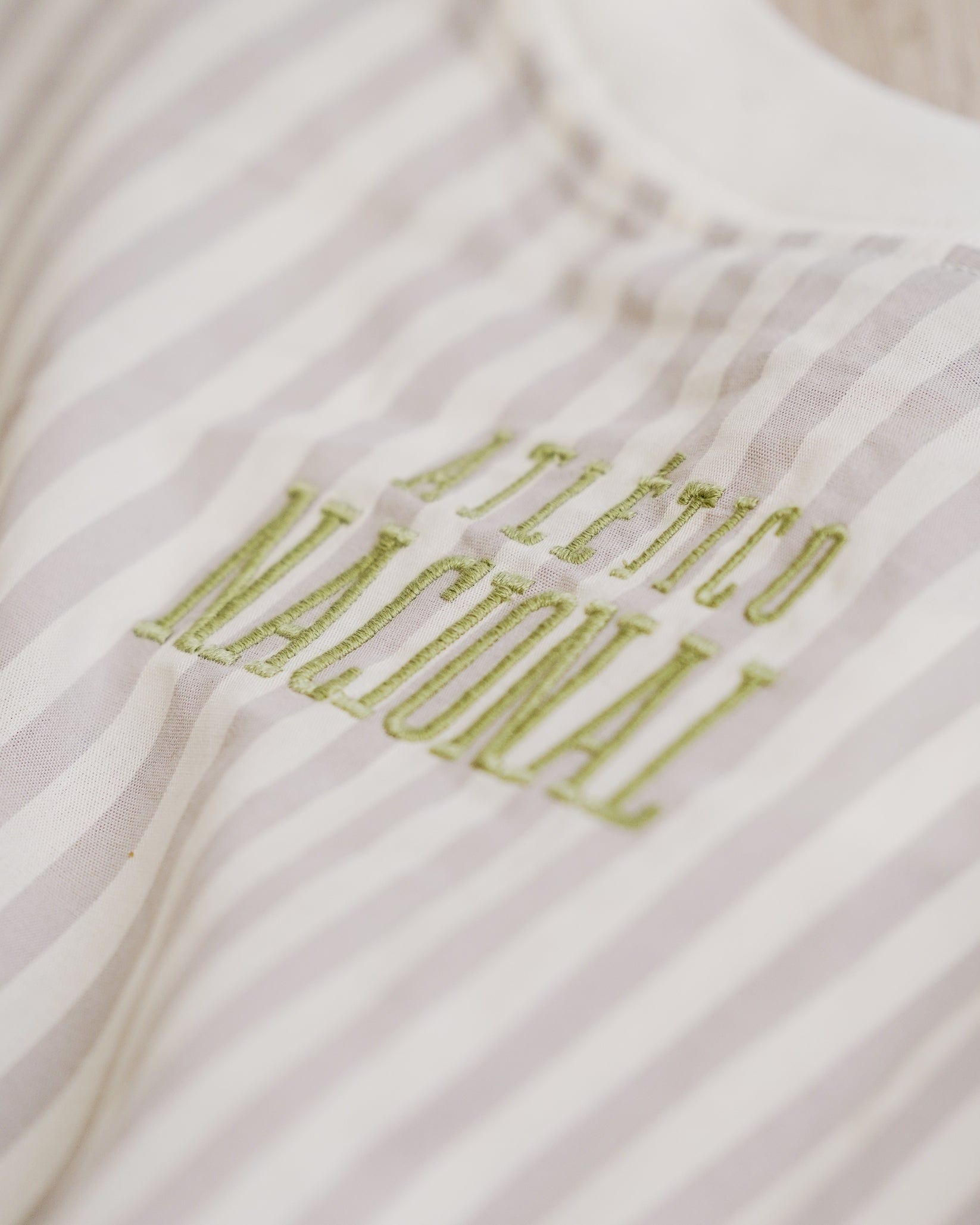 CAMISA BLANCA  RAYAS MUJER  NIKE - imagen 7
