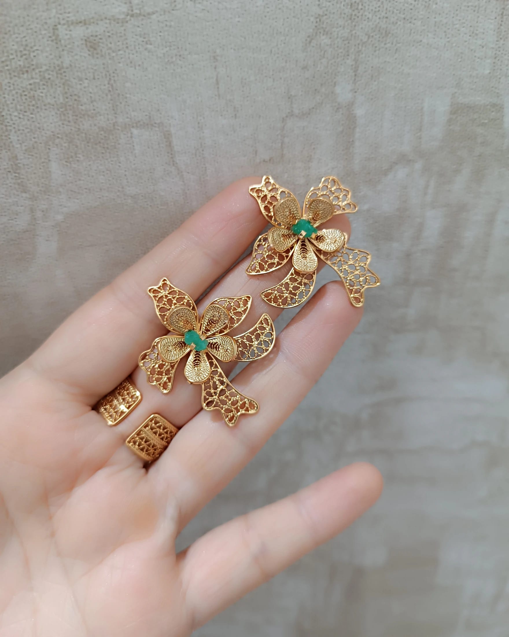 Aretes en filigrana orquídea y esmeralda - imagen 3