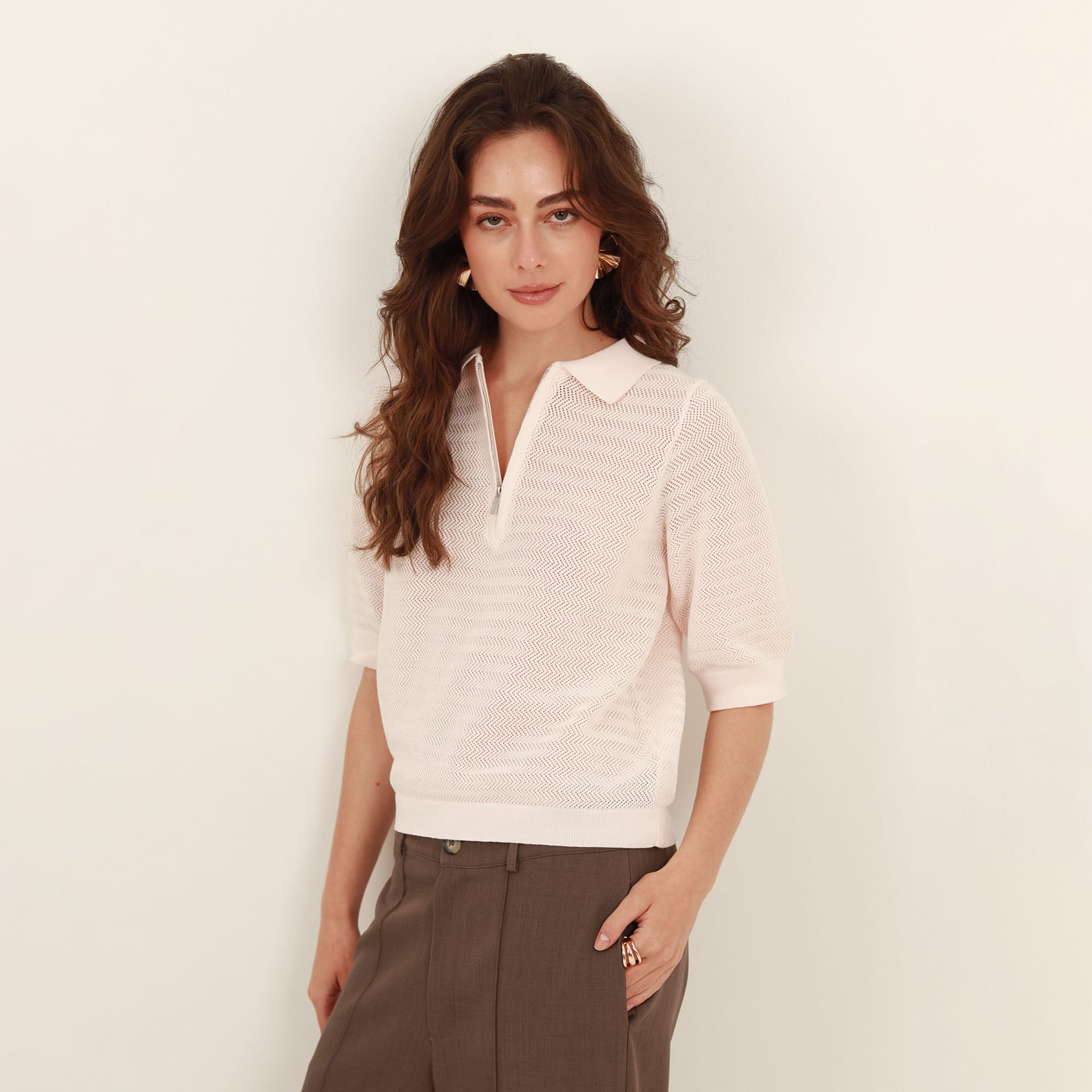 Sweater cuello polo manga corta con textura - imagen 4