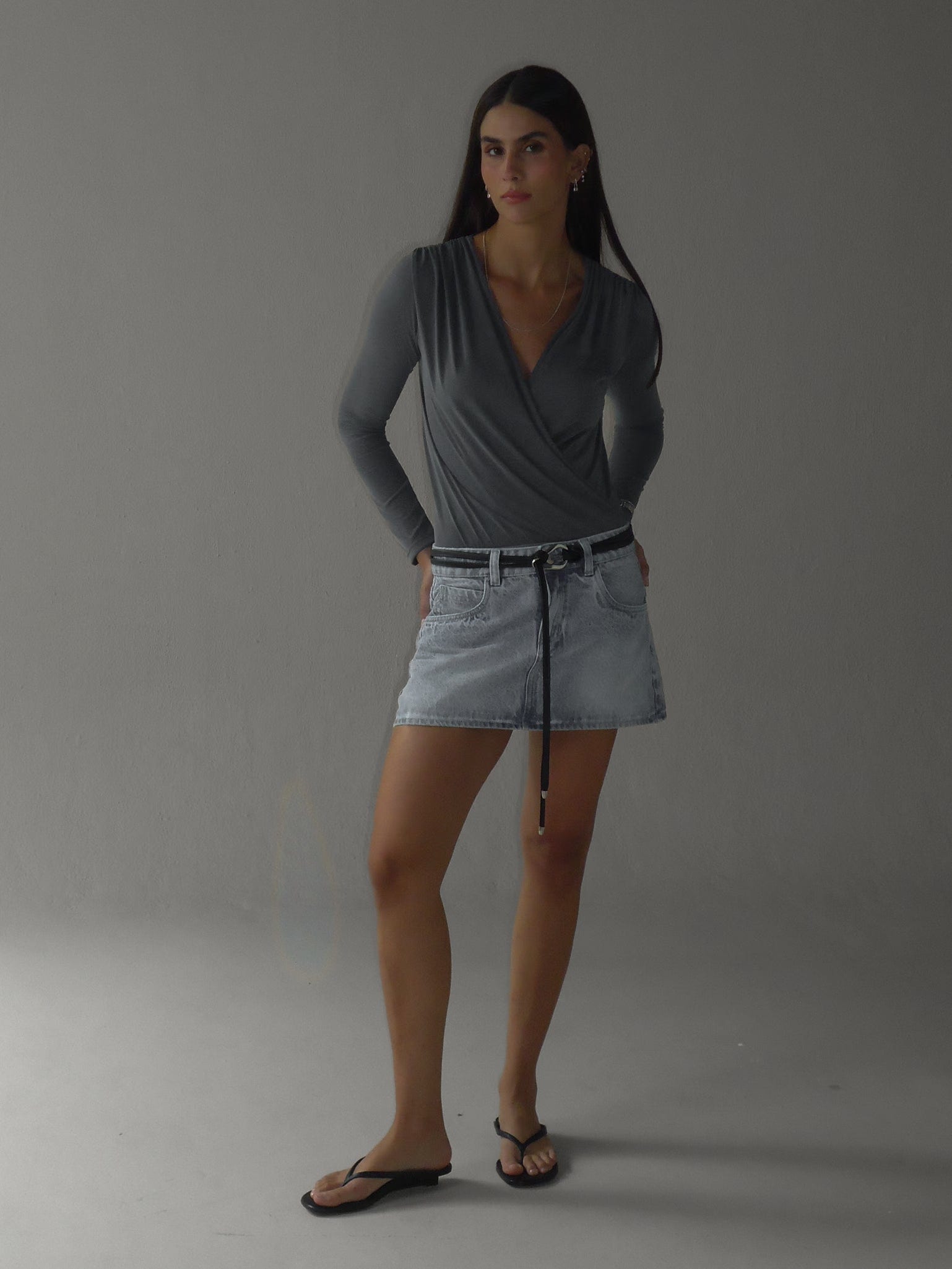LONG SLEEVE FLOWY BODY - DARK GRAY - imagen 8