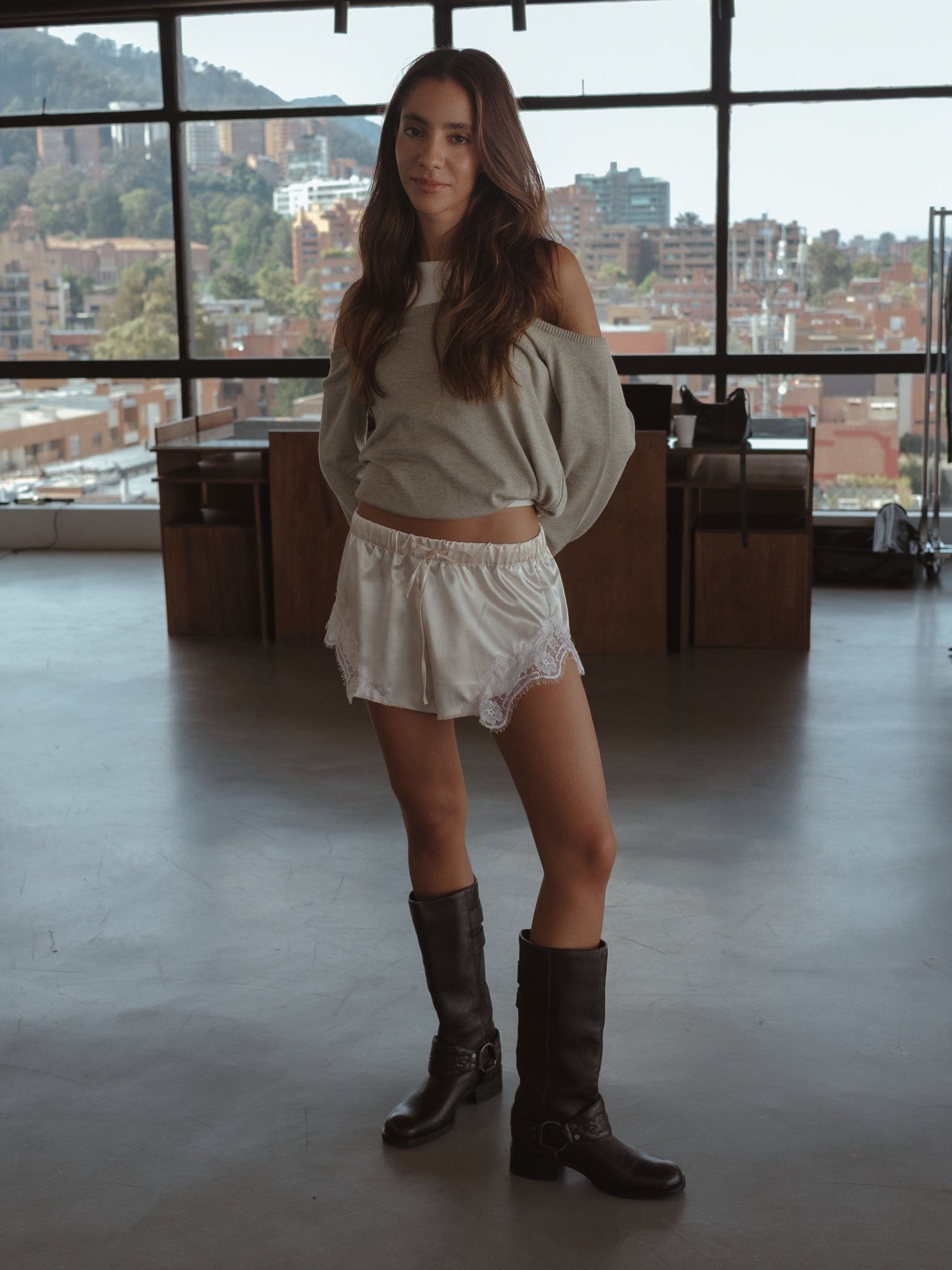 BLONDE MINI SHORT - SOFT WHITE - imagen 2