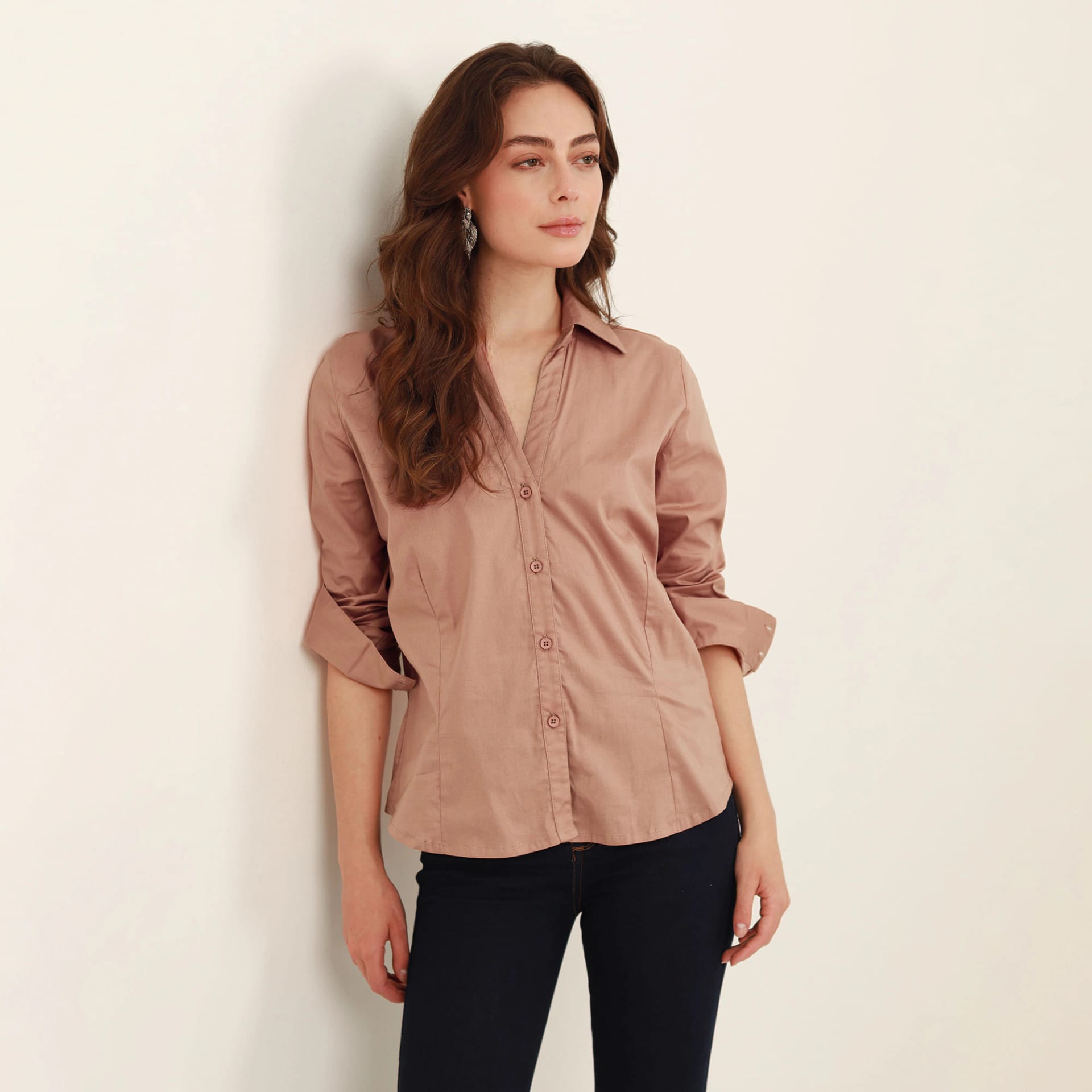 Blusa abierta cuello sport manga larga con pinzas de entalle - imagen 4