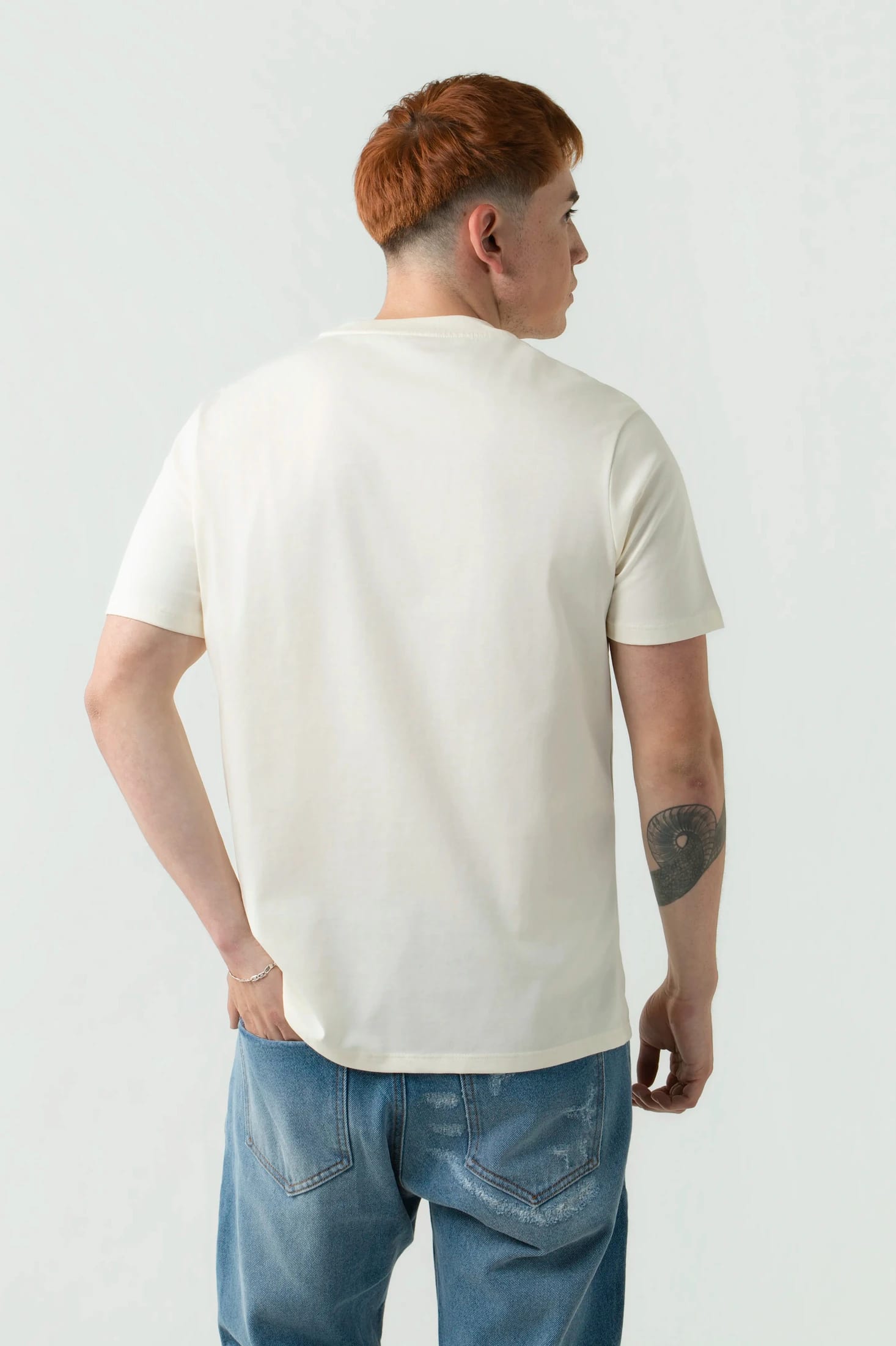 CAMISETA ESPECIAL ESTAMPADO LOCALIZADO COLOR IVORY - imagen 3