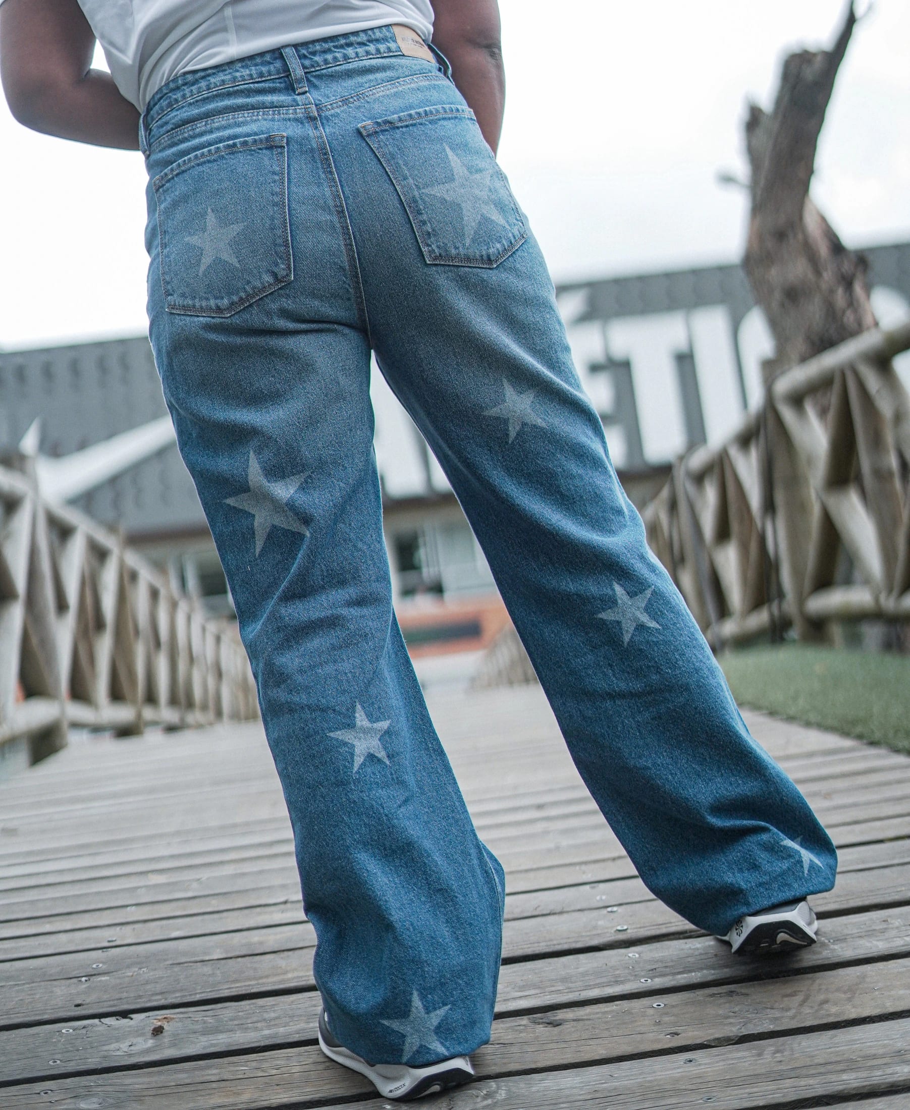 JEAN MOM FLARE TIRO ALTO ESTRELLAS - imagen 10