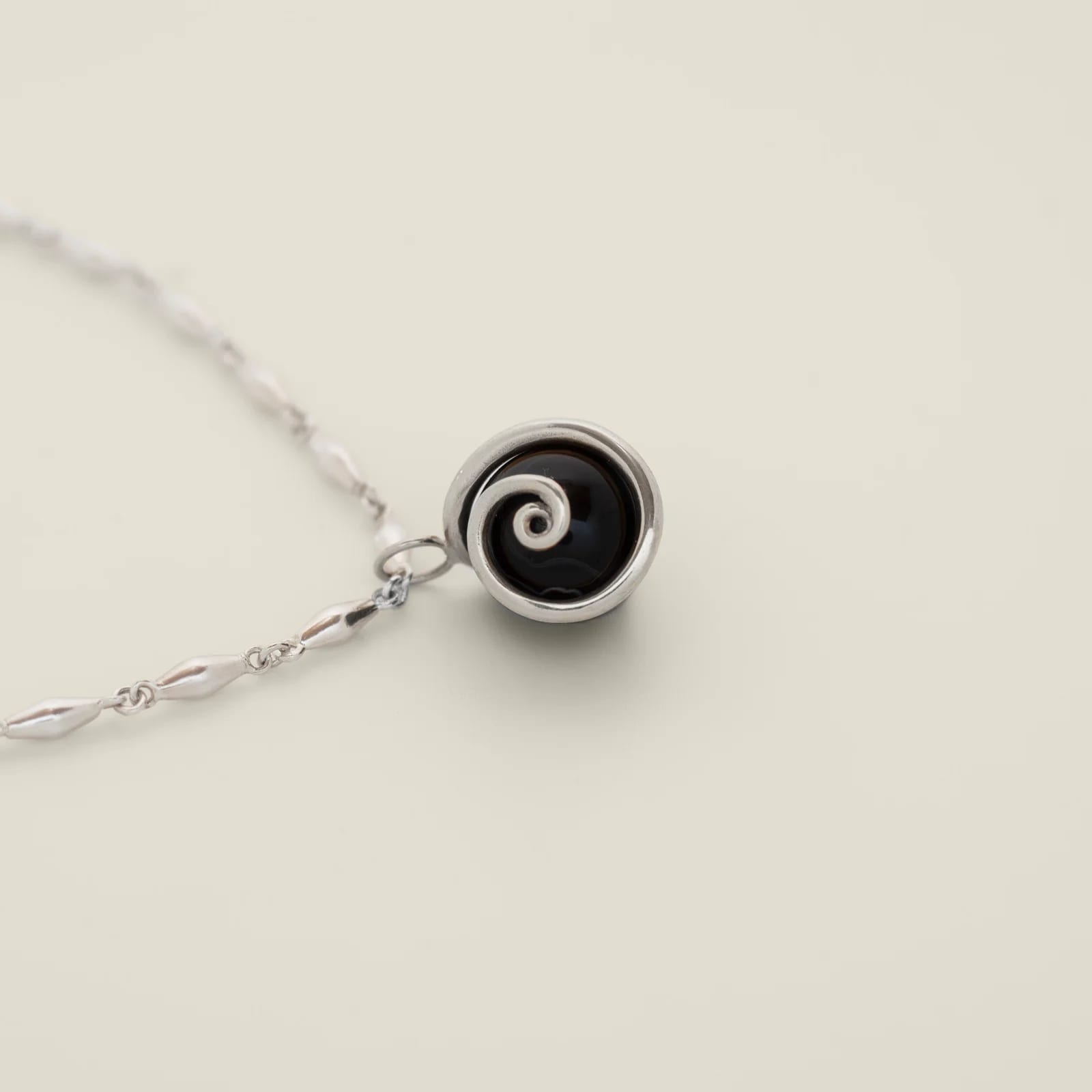 Ummu Onyx Pendant Silver - imagen 1