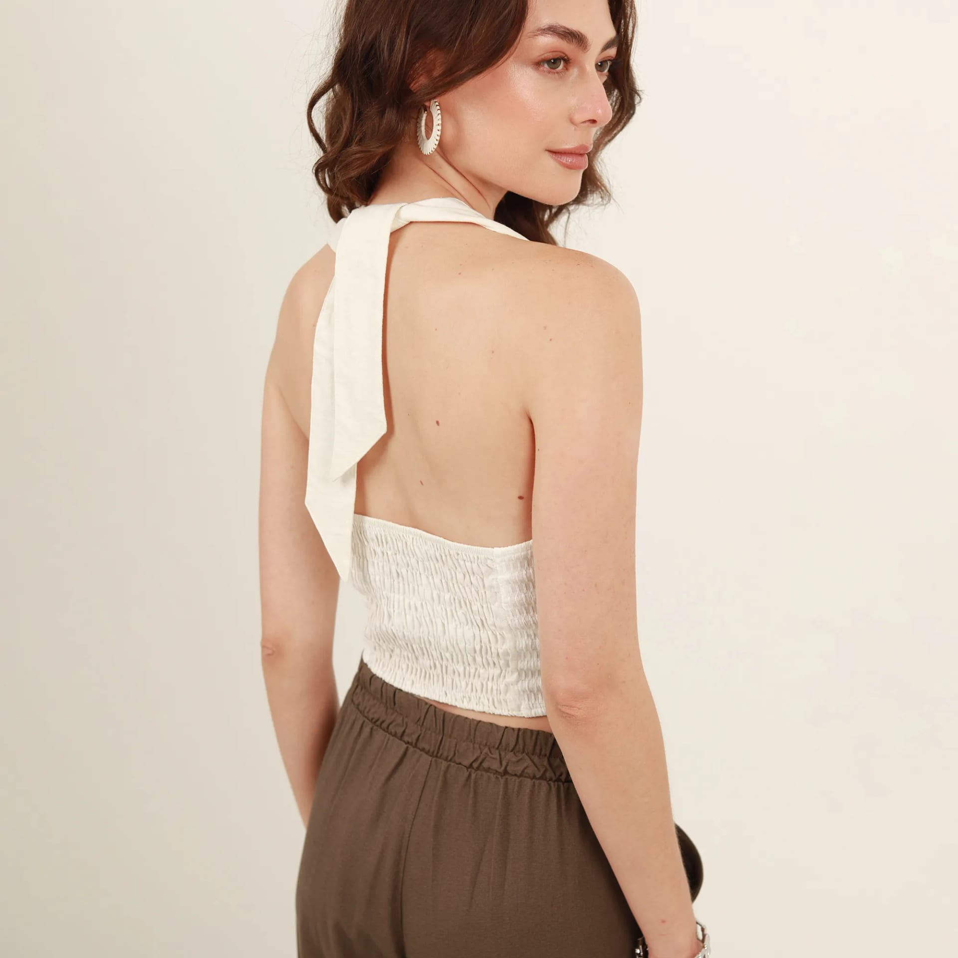 Blusa con lazo en cuello y combinación de tejidos - imagen 2