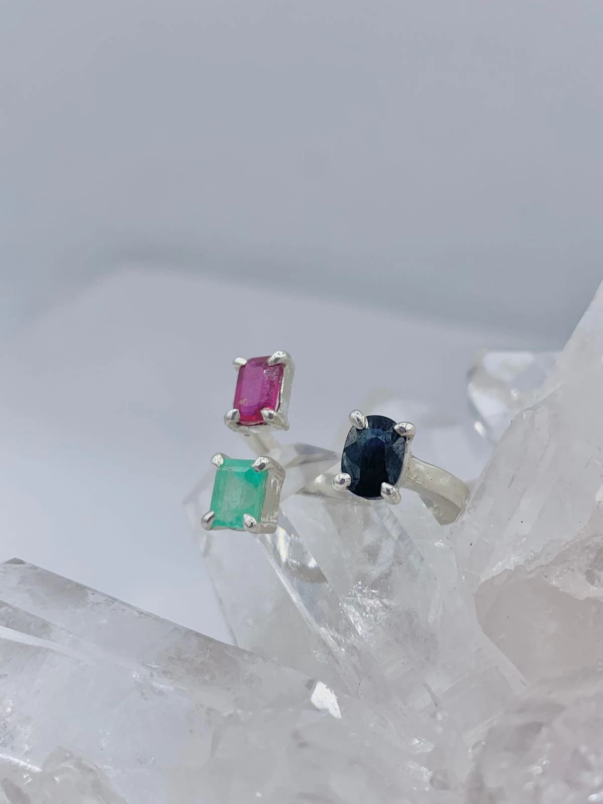 Anillo multipiedras Rubí, Esmeralda y Turmalina colección llénate de color - imagen 1