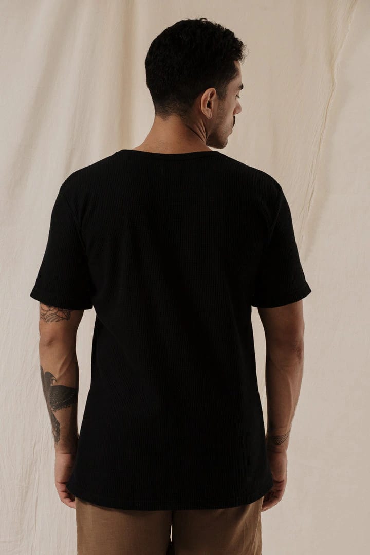 Camiseta texturizada negra - imagen 6