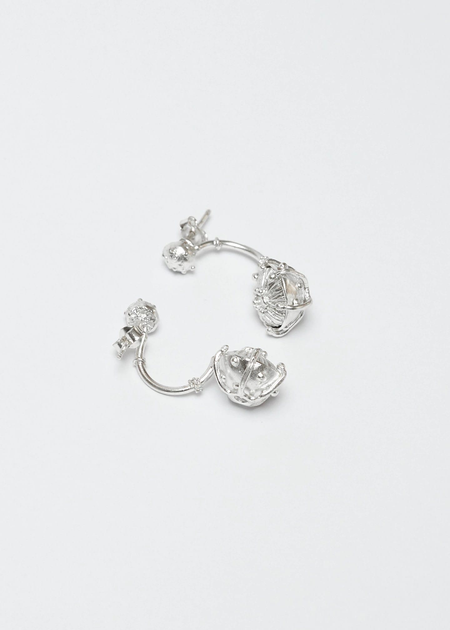 Aretes mini sombrerito plata - imagen 3