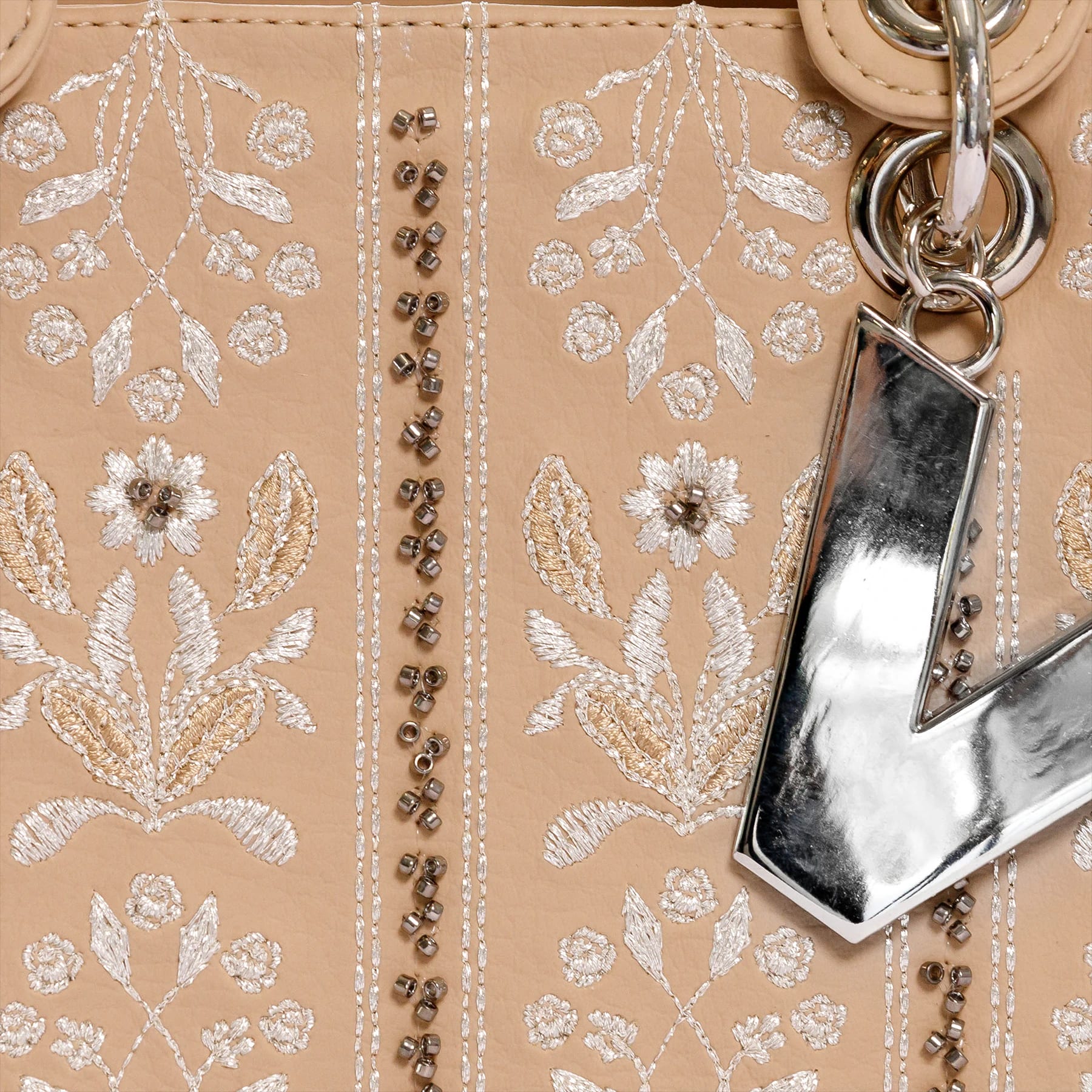 Cartera Para Mujer Mini España Beige Con Cargadera En Cadena - imagen 5