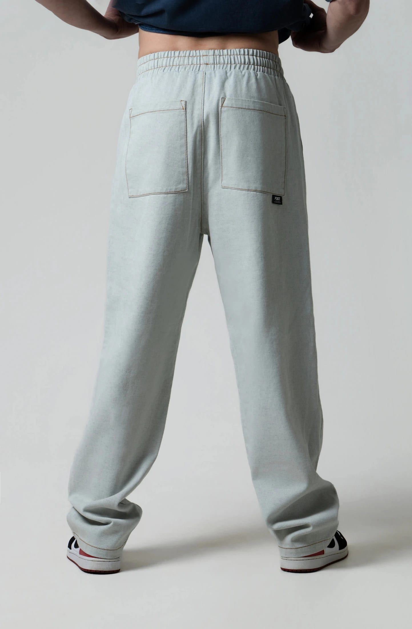 PANTALON JOGG COLOR AZUL CLARO - imagen 4