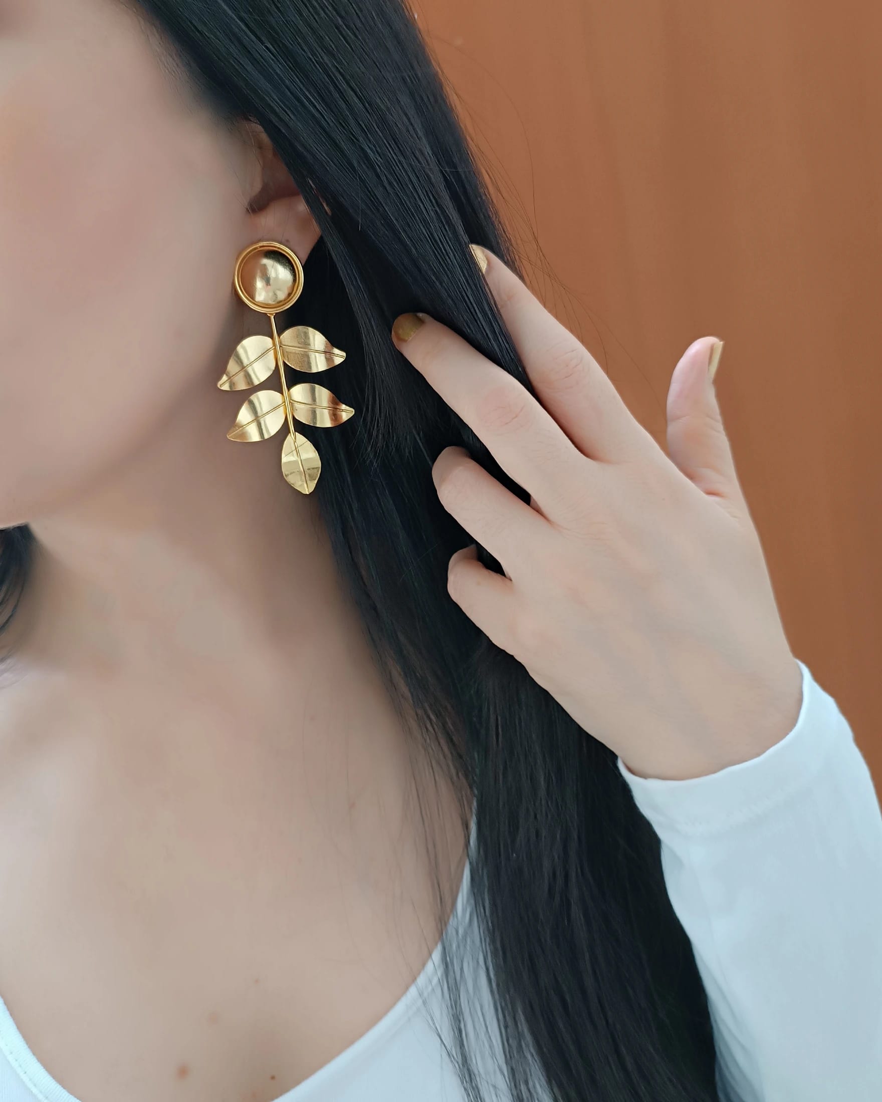 Aretes largos rama hojas Dina - imagen 2
