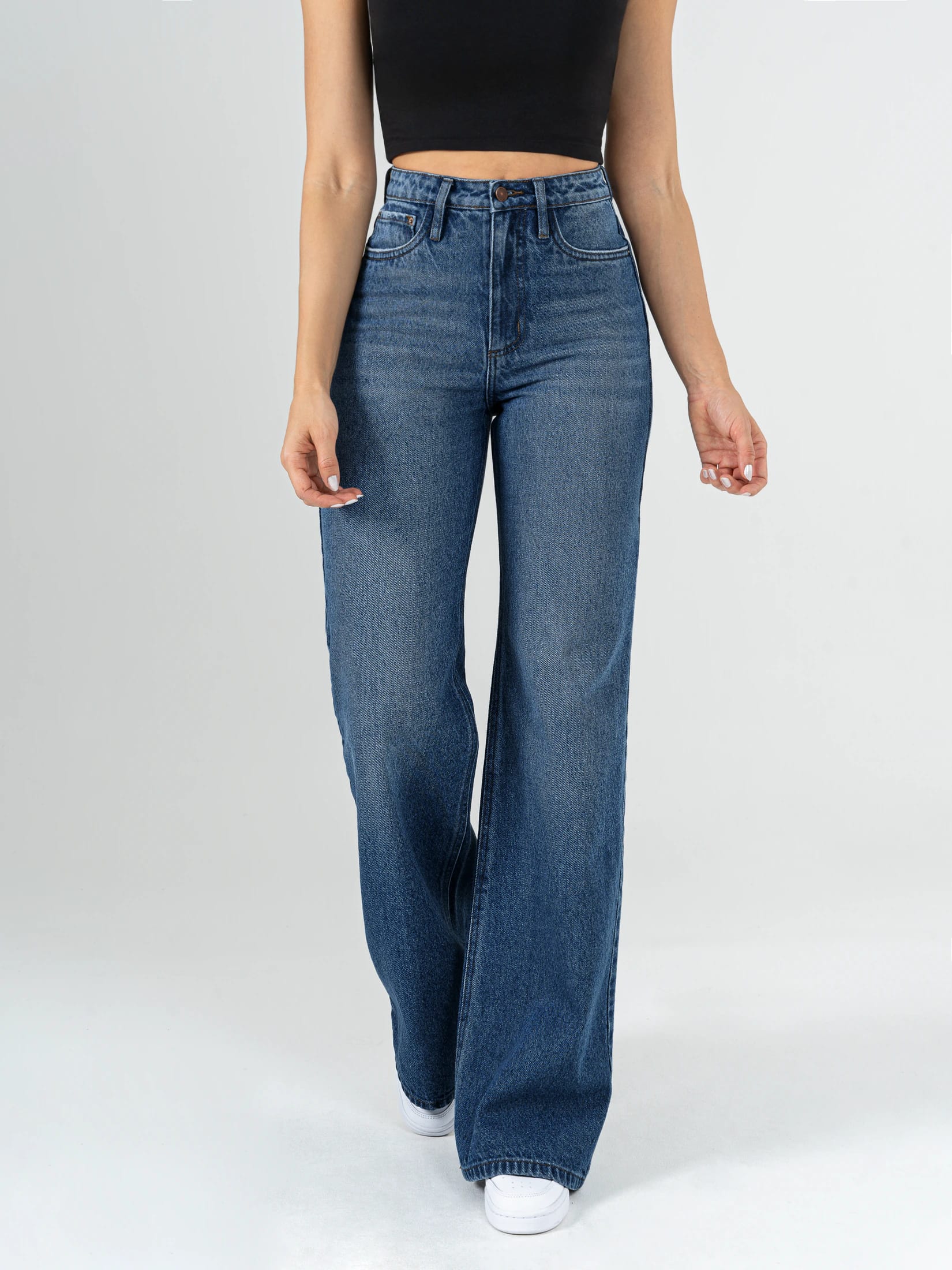 Ref: 064236 Jean Mom Flare, rígido, tiro alto, tono azul medio, diseño cinco bolsillos. - imagen 1