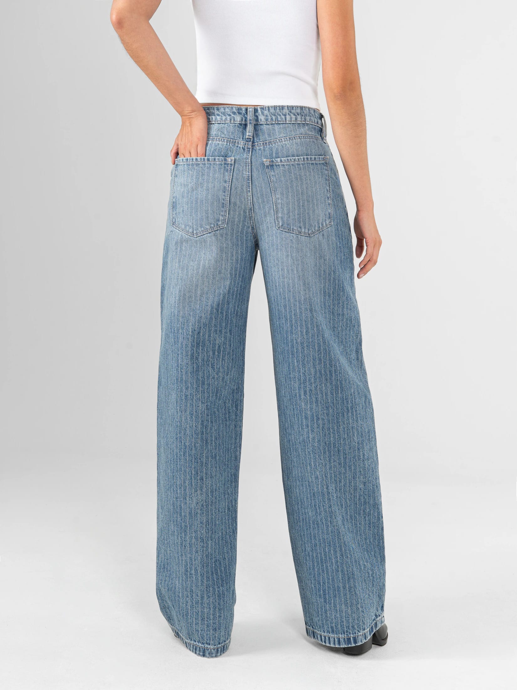 Ref: 066437 Jean wide leg, tiro alto, rígido, rayas, tono azul medio. - imagen 3