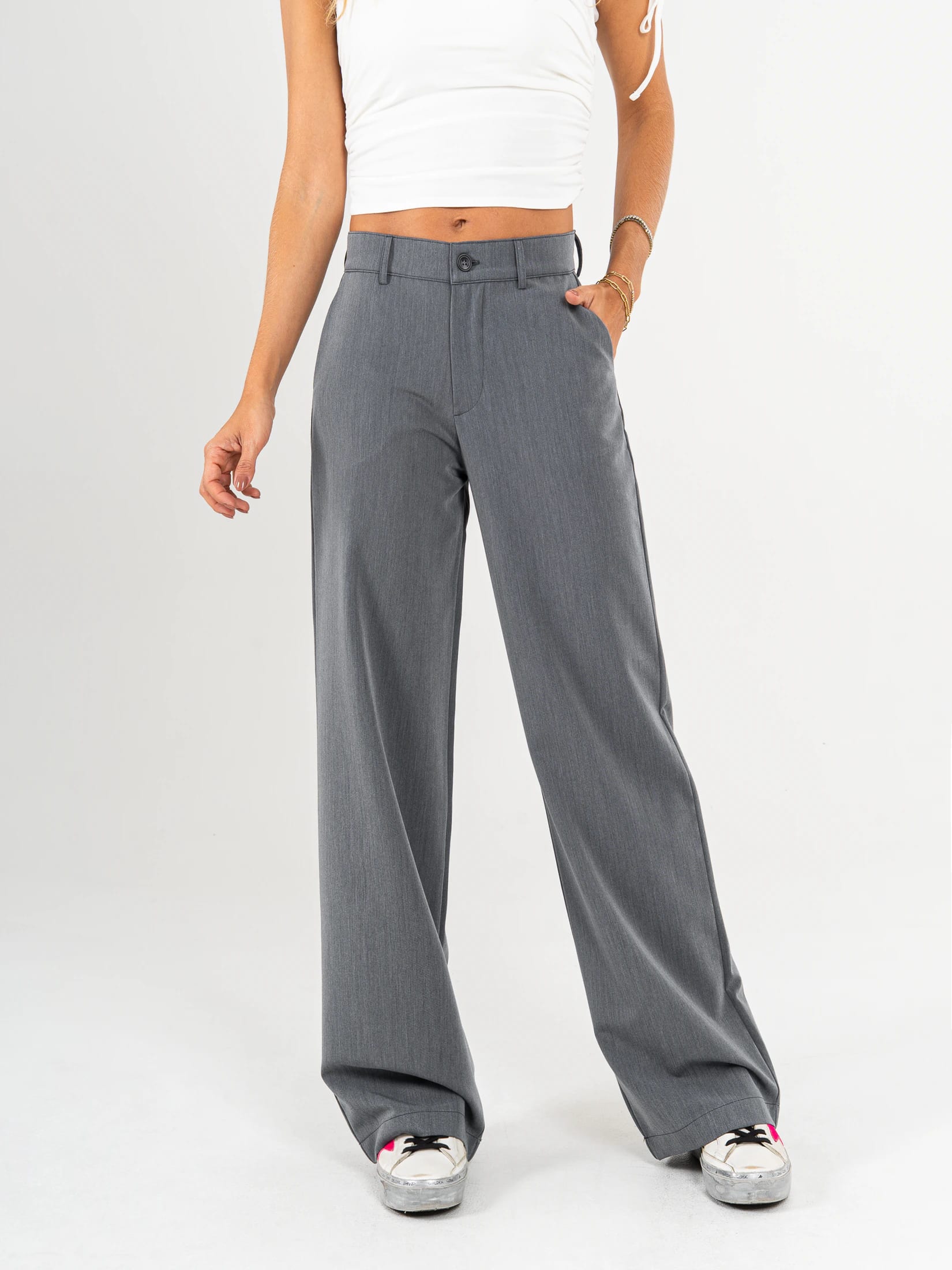Ref: 0620525 Pantalón straight leg, stretch, tejido plano liviano, tono gris, tiro alto - imagen 1