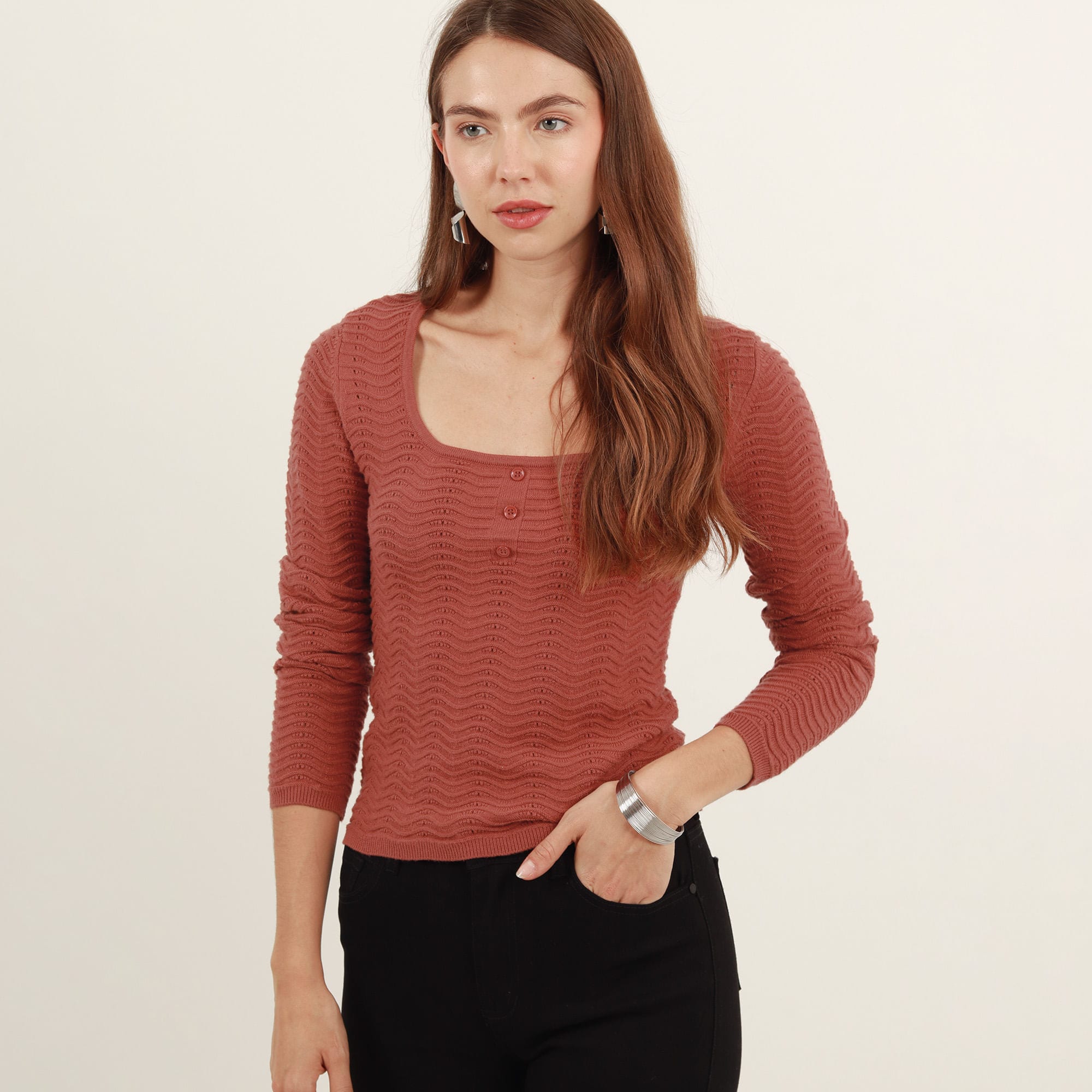 Sweater con textura cuello en u manga larga con botón - imagen 1