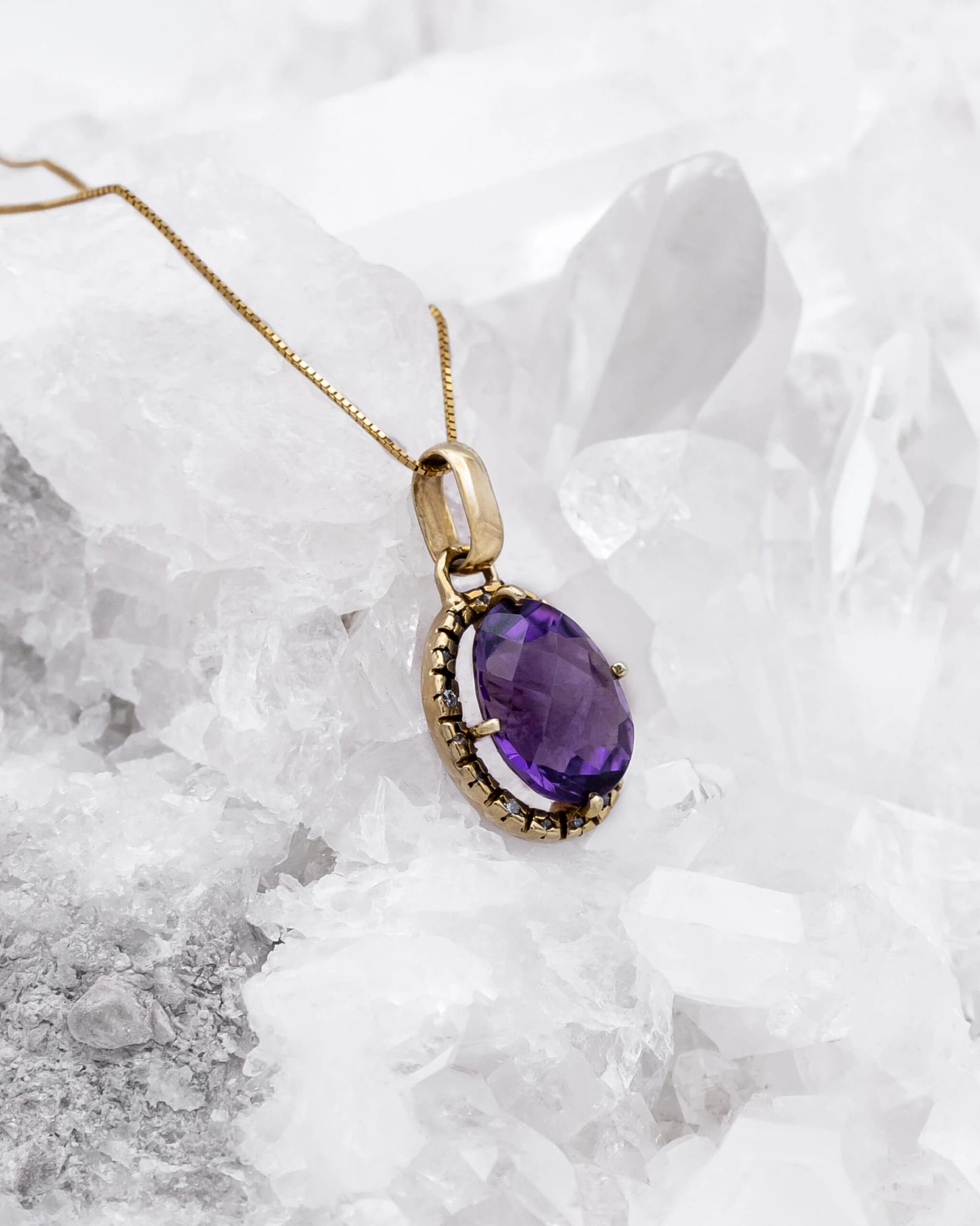Dije Amatista con Diamantes en Oro amarillo18K - imagen 1