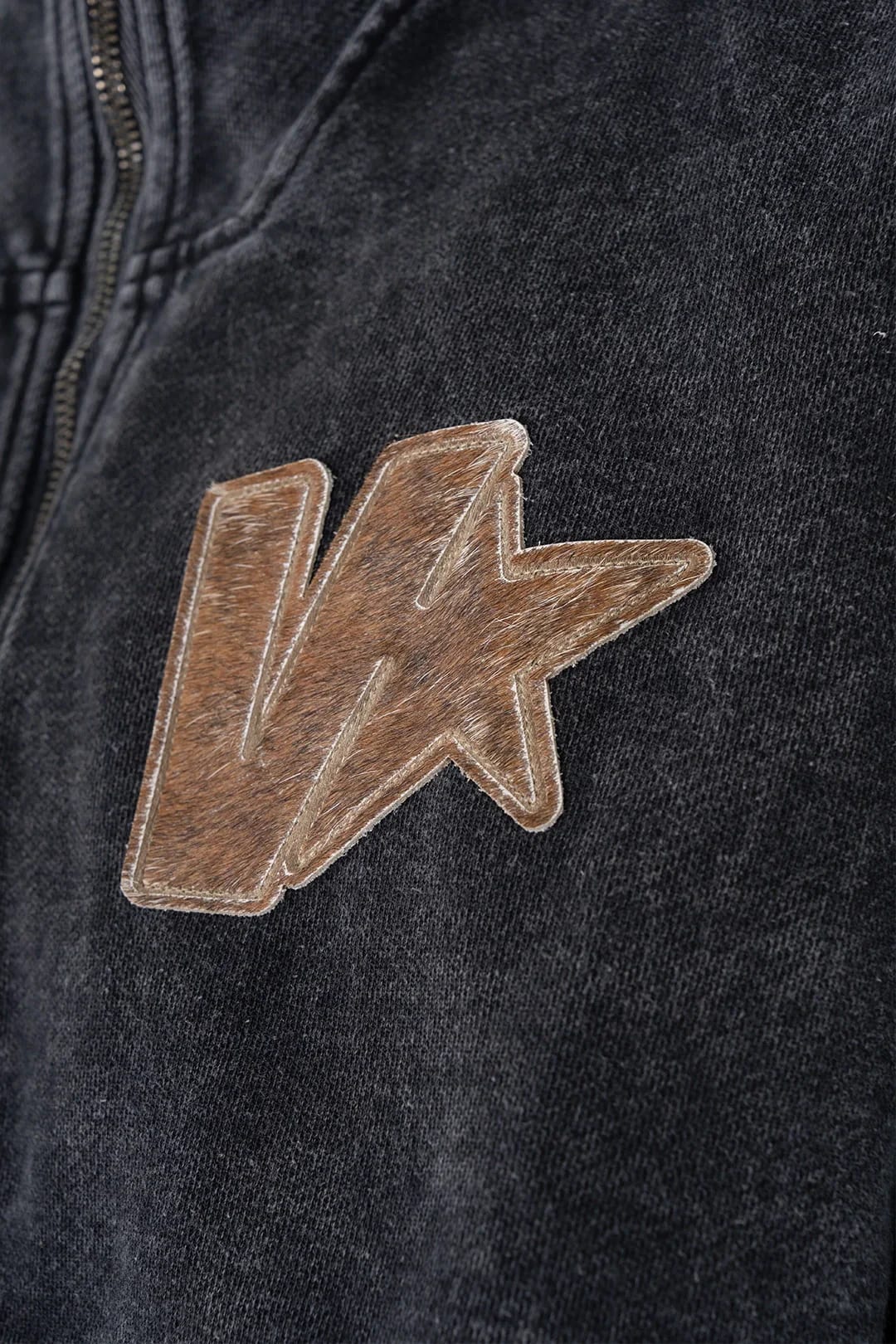 VENENO BUZO ZIPPER LEATHER COW - imagen 5