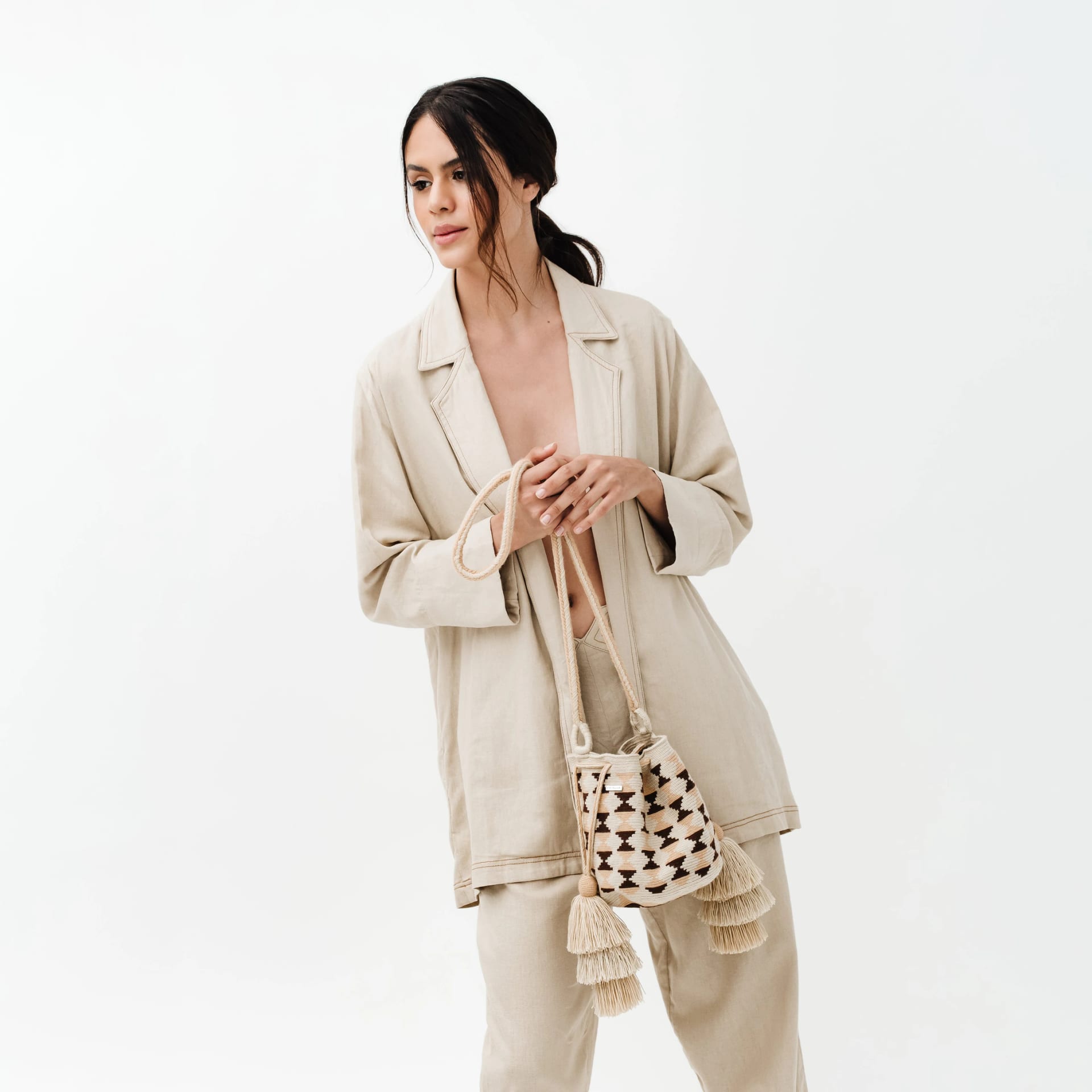 Mochila Mediana Beige / Arena/ Dorado Brillante - imagen 2