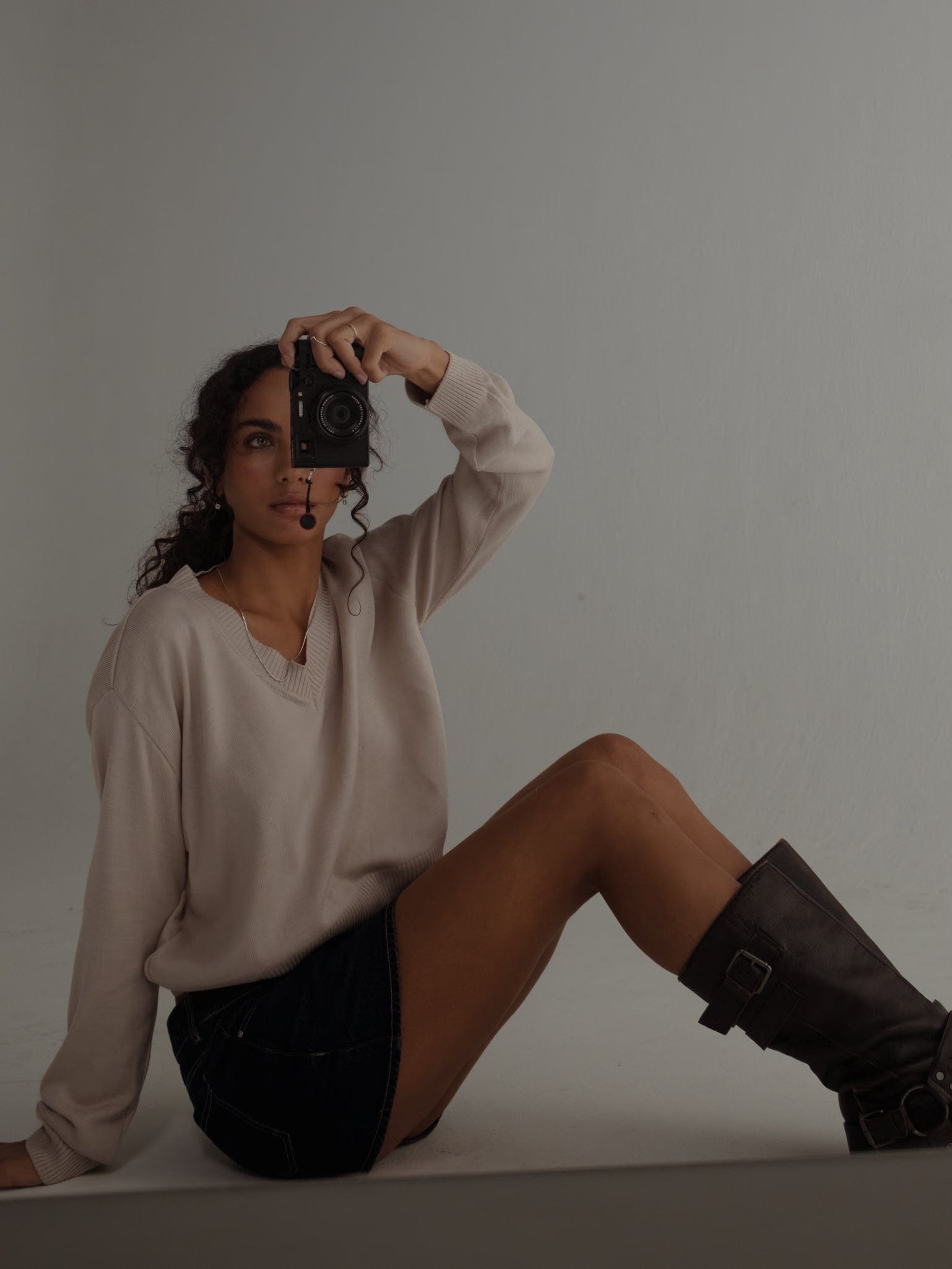 ONE HALF V-NECK KNIT SWEATER - NATURAL COTTON - imagen 3