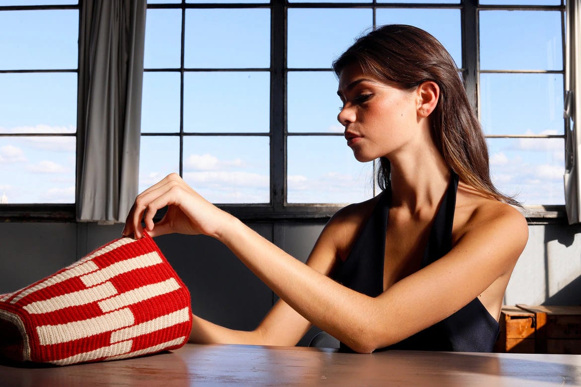Lisboa O Medium Clutch - imagen 4