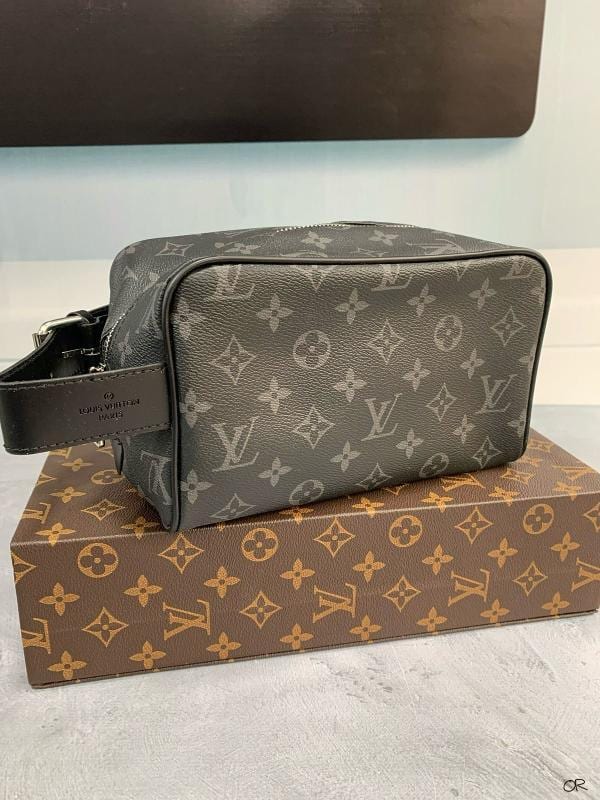 NECESER LOUIS VUITTON NEGRO CON GRIS - imagen 1