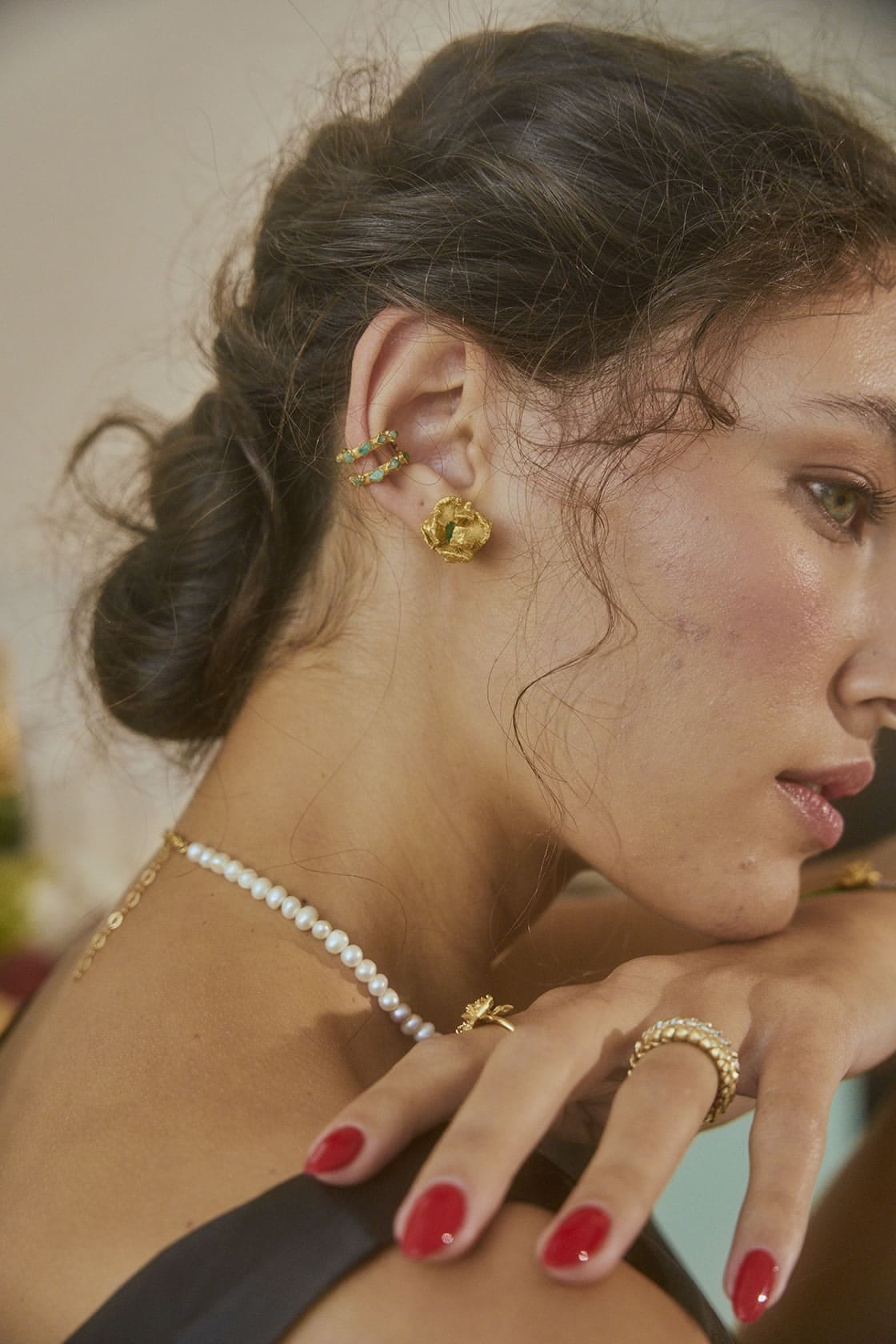 PINE SEEDS AND ROUGH EMERALD STUDS - imagen 2