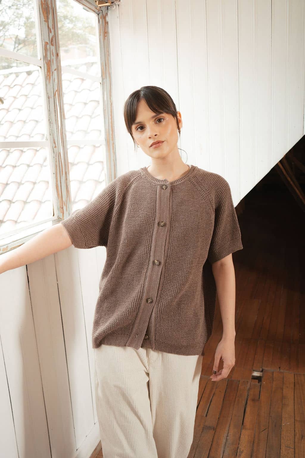 Saco manga corta cardigan perlado café - imagen 6
