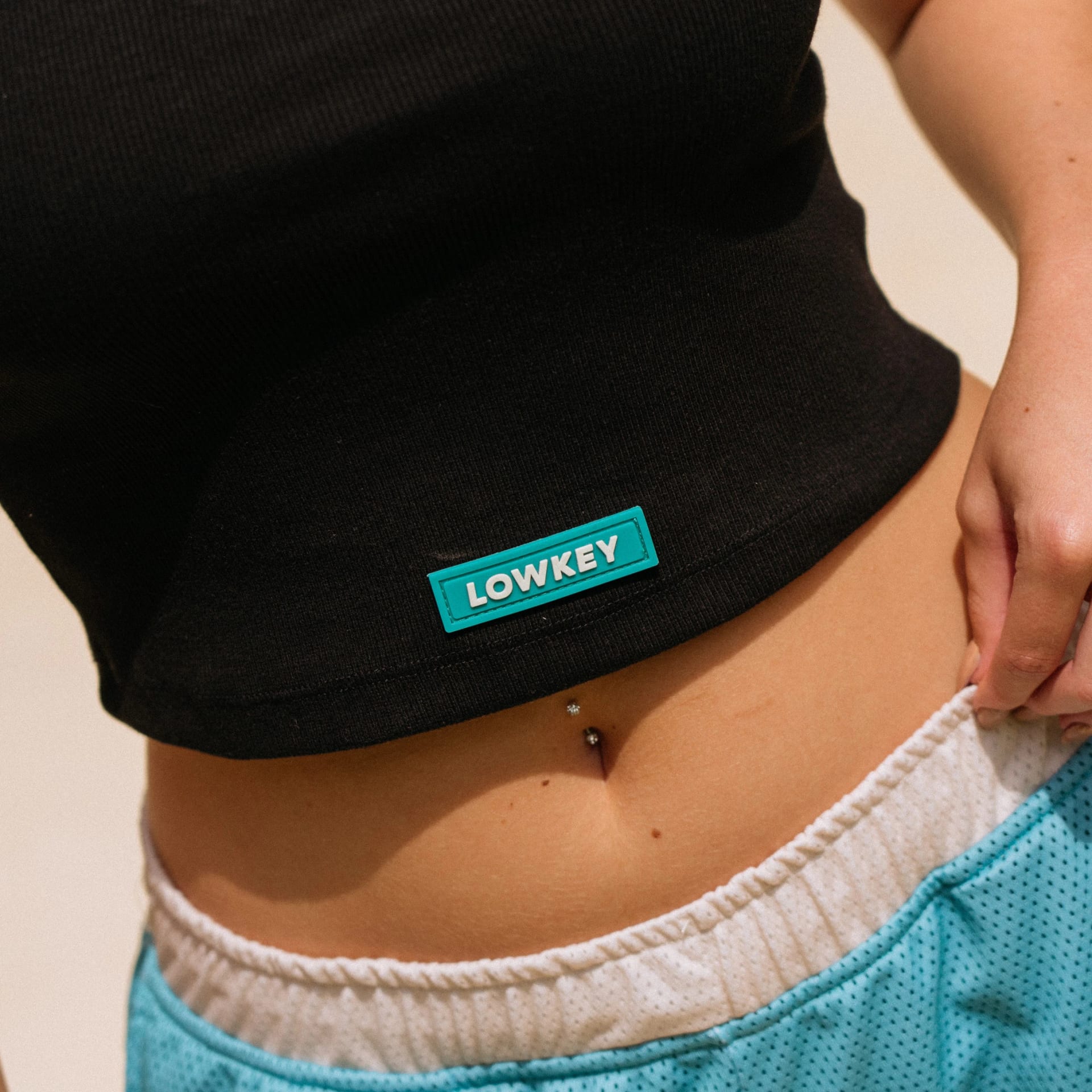 CROPTOP NEGRO - SIDES - imagen 3