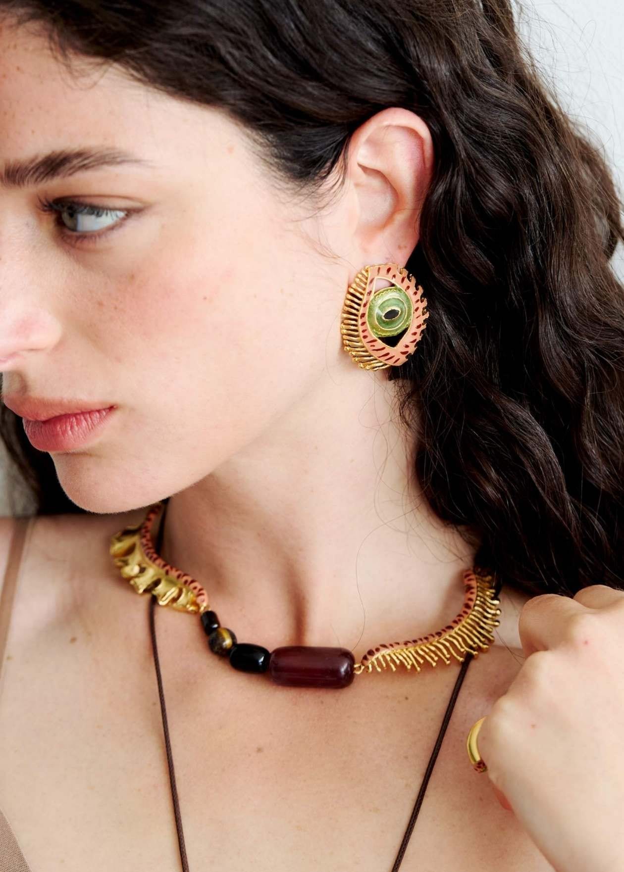 Collar Closed Eyes Burgundy - imagen 5