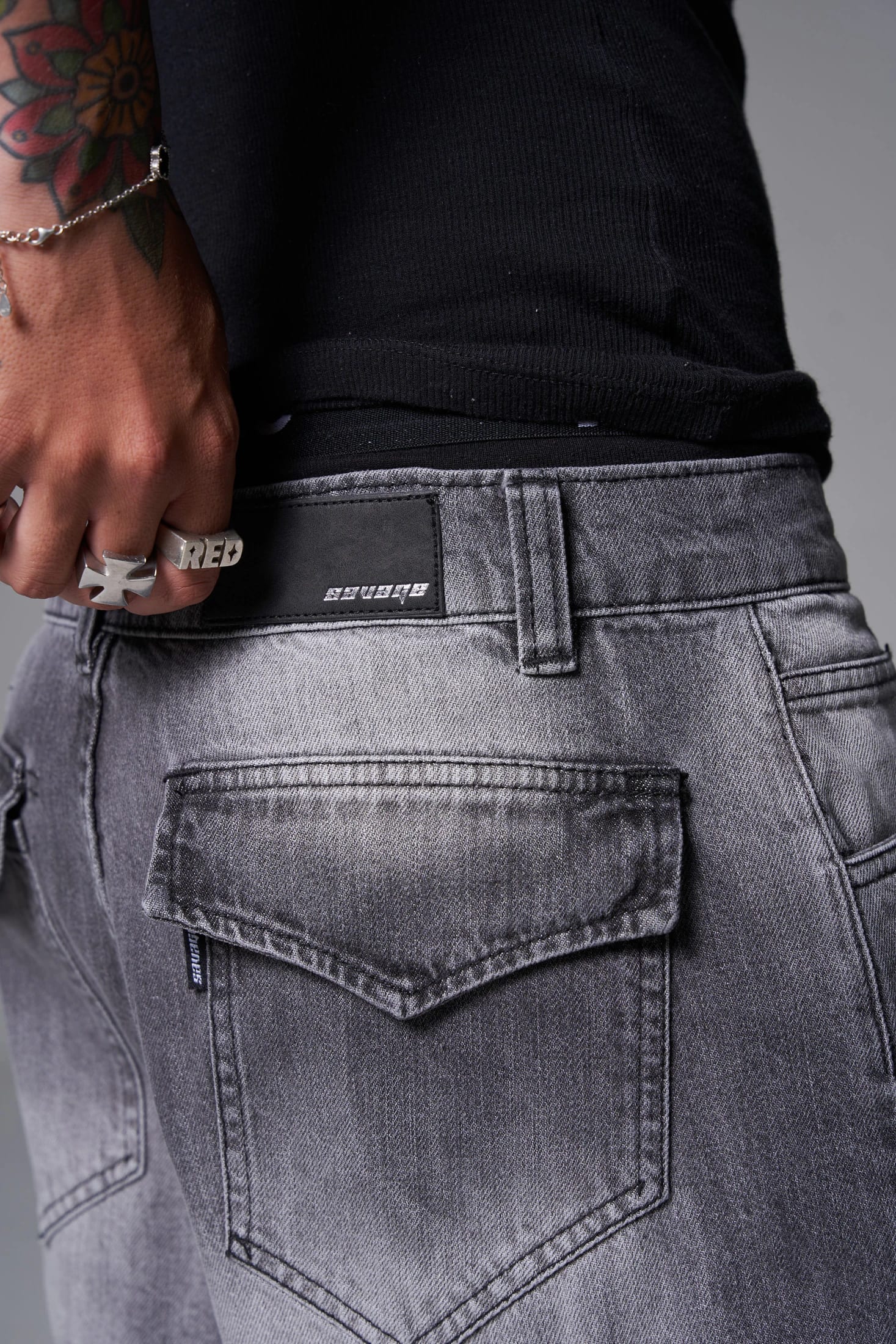 JEANS BAGGY 8 BOLSILLOS PARCHE GRIS CLARO - imagen 6
